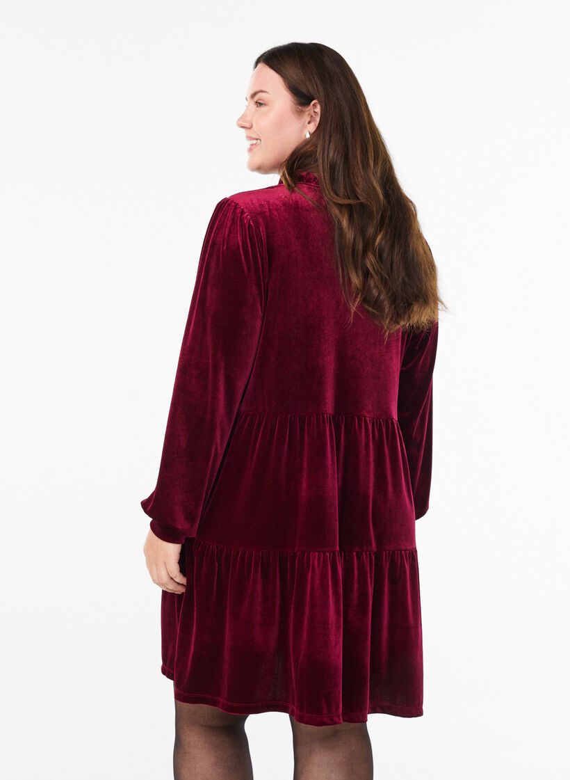 Kurzes Kleid aus Velours mit R&uuml;schenkragen und langen &Auml;rmeln, Rot, Model image number 2