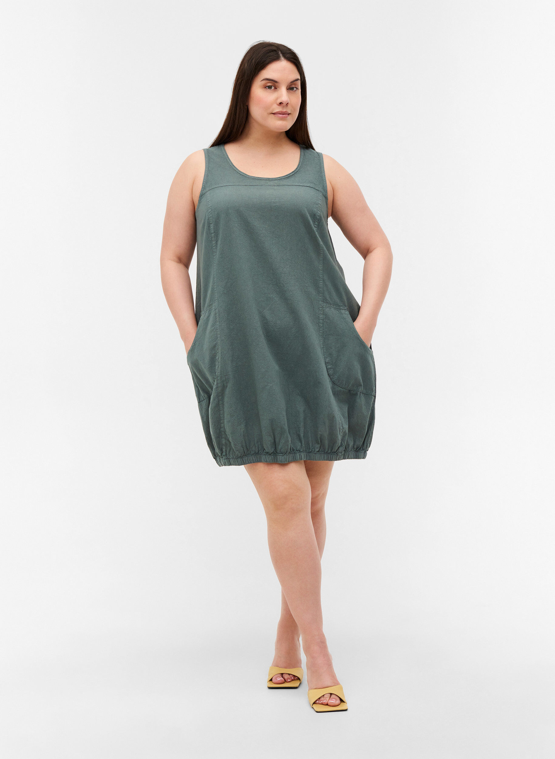 Zizzi&Auml;rmelloses Kleid aus Baumwolle, Balsam Green, Model image number 2
