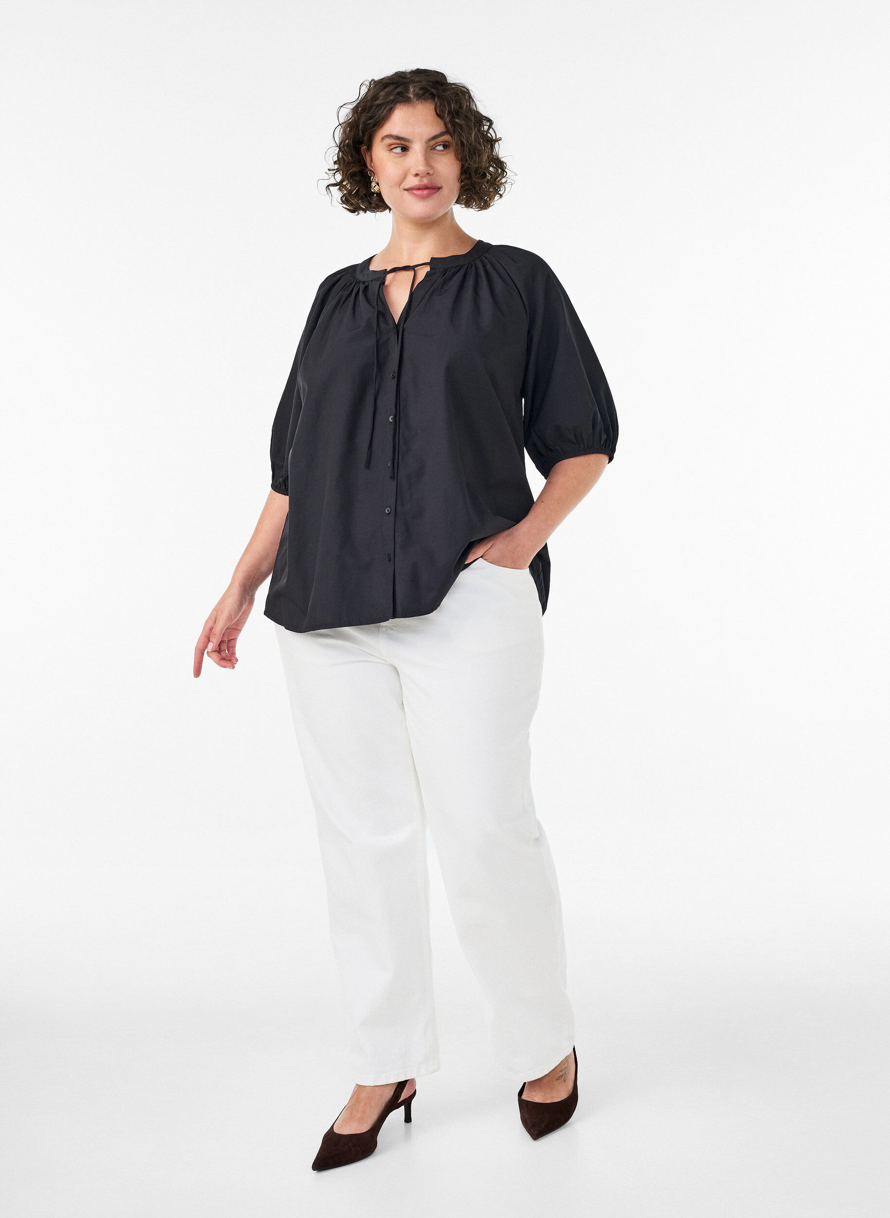 ZizziHemdbluse mit Knopfleiste und Bindeg&uuml;rtel, Schwarz, Model image number 1