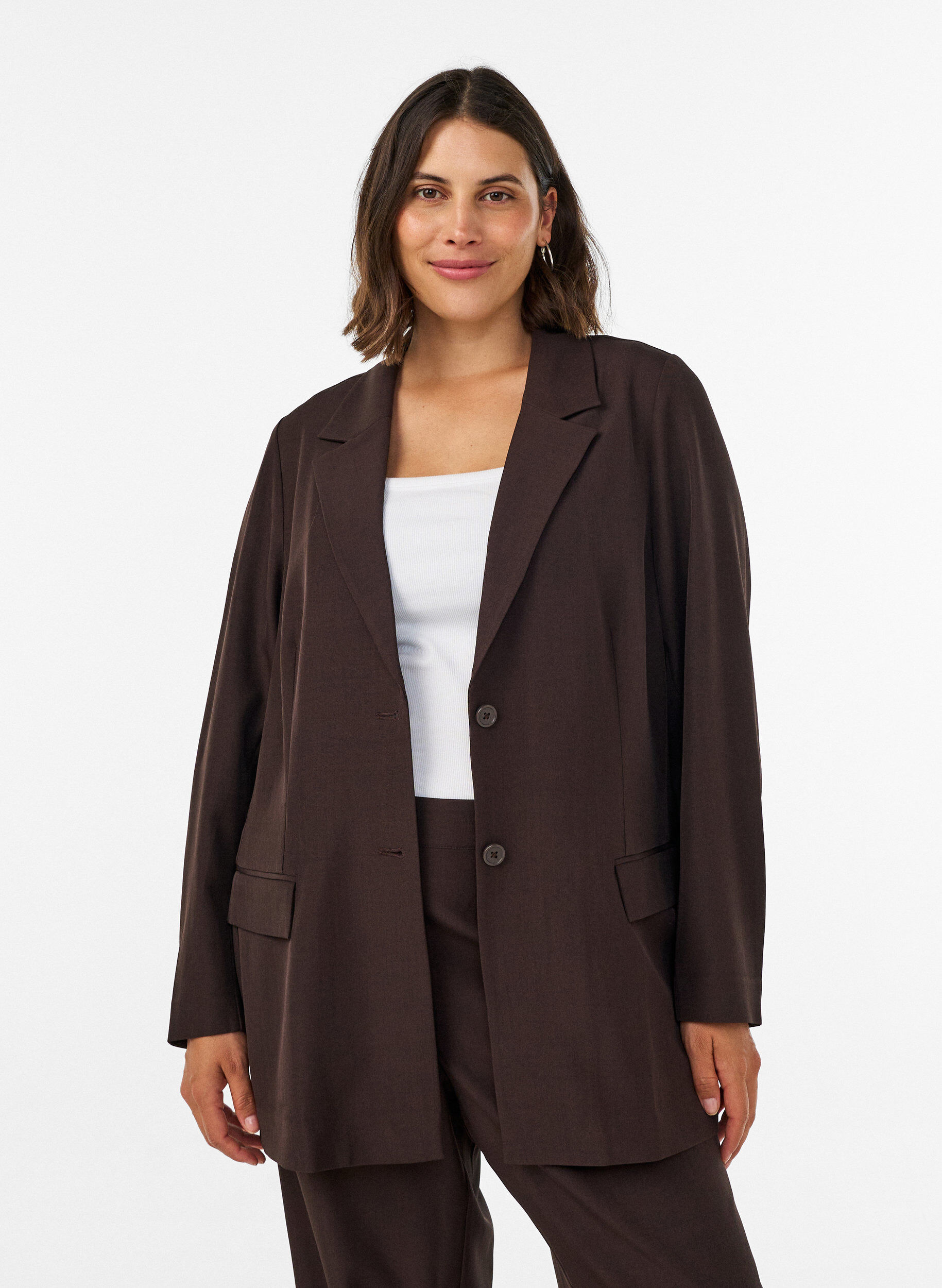 Blazer mit Taschen und Schlitzen, Braun, Model