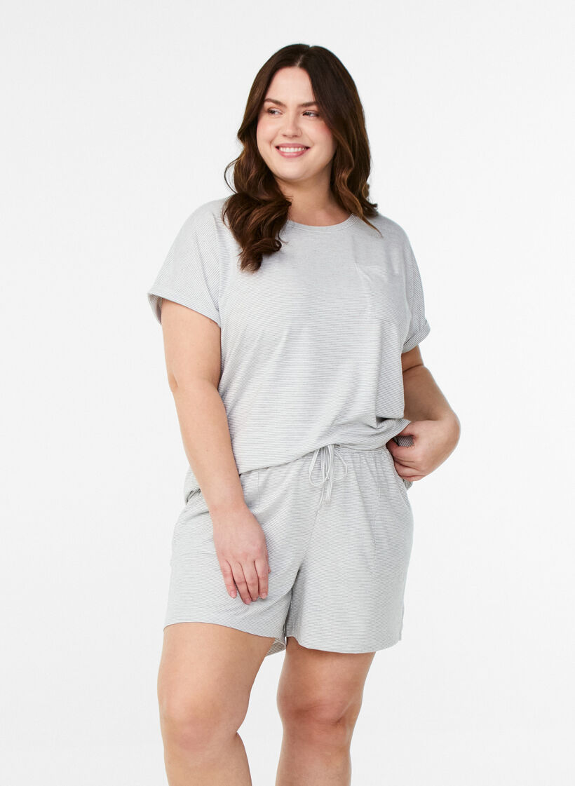 Hoch taillierte Pyjama-Shorts mit Streifenmuster, LGM Stripe, Model image number 0