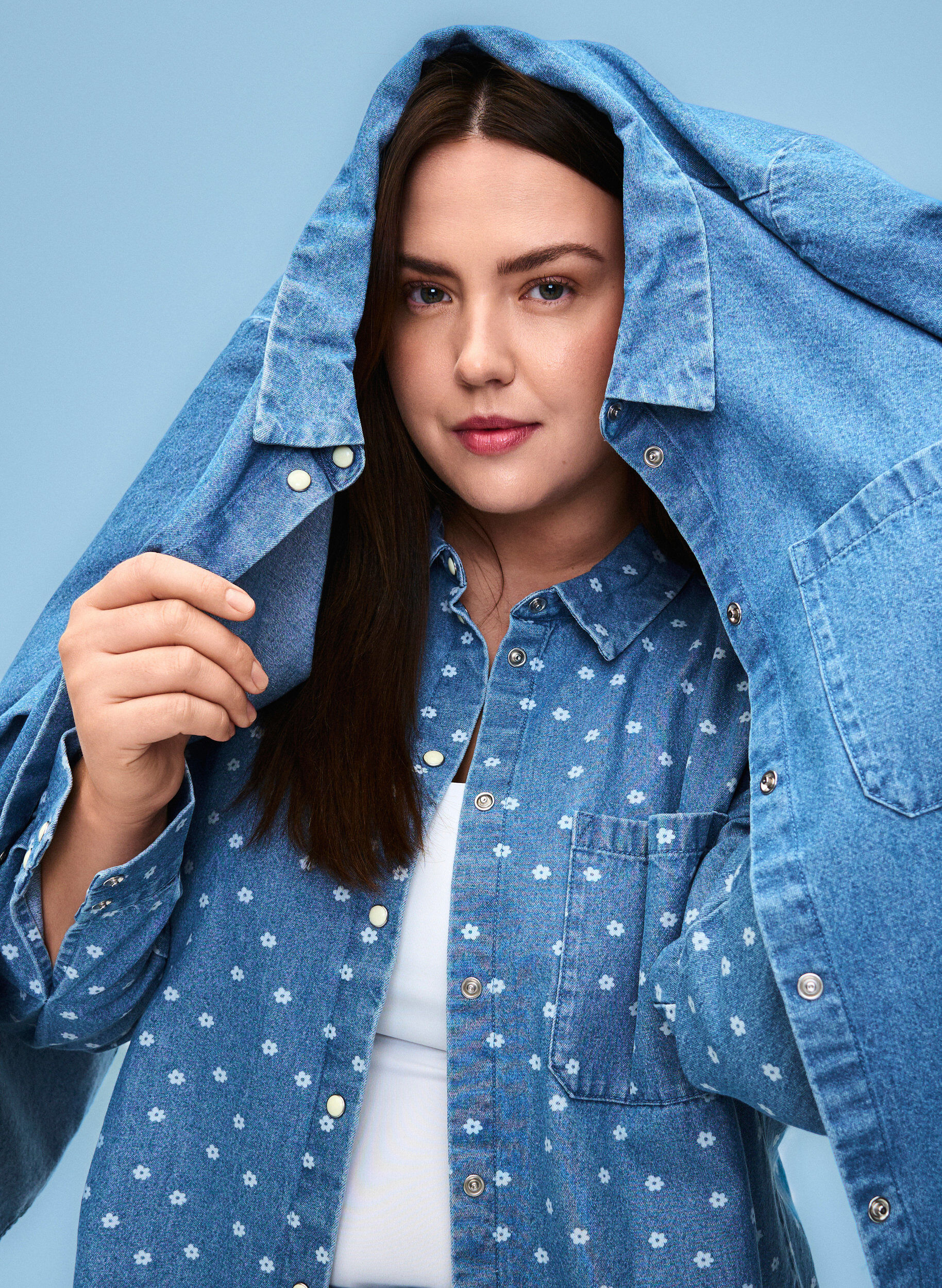 ZizziGebl&uuml;mtes Jeanshemd mit Brusttasche, Light Blue w.Flowers, Image image number 0