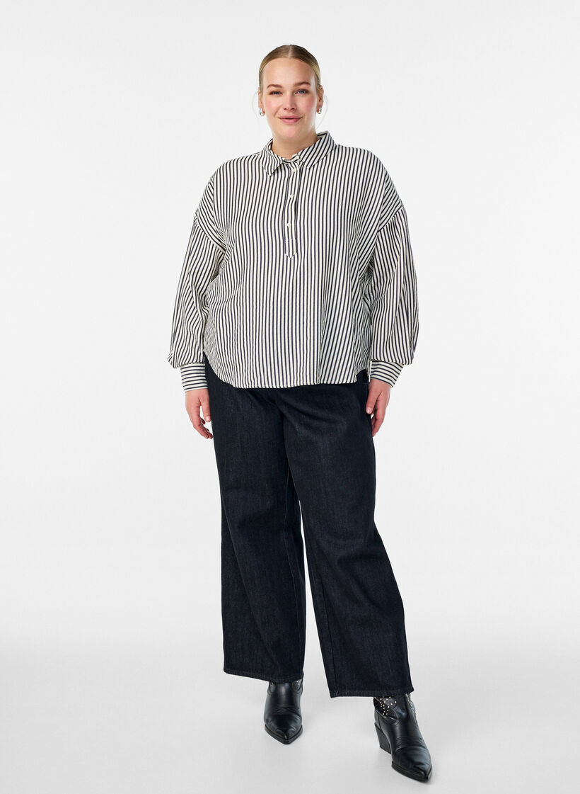 Gestreifte Bluse mit Knopfdetail am Rücken, Schwarz, Model image number 1