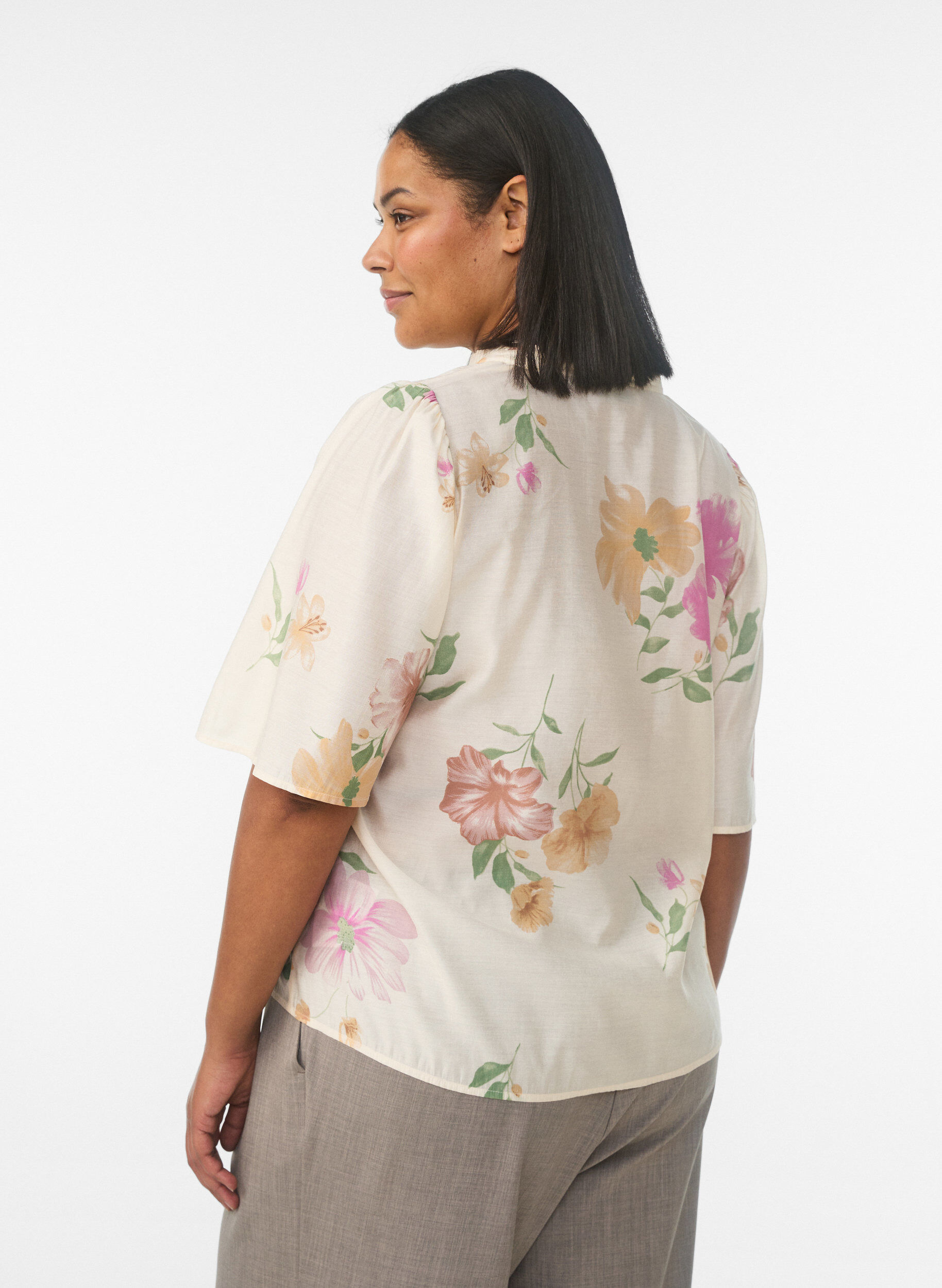 ZizziGebl&uuml;mte Bluse mit R&uuml;schenkragen und 1/2-&Auml;rmeln, Beige, Model image number 2