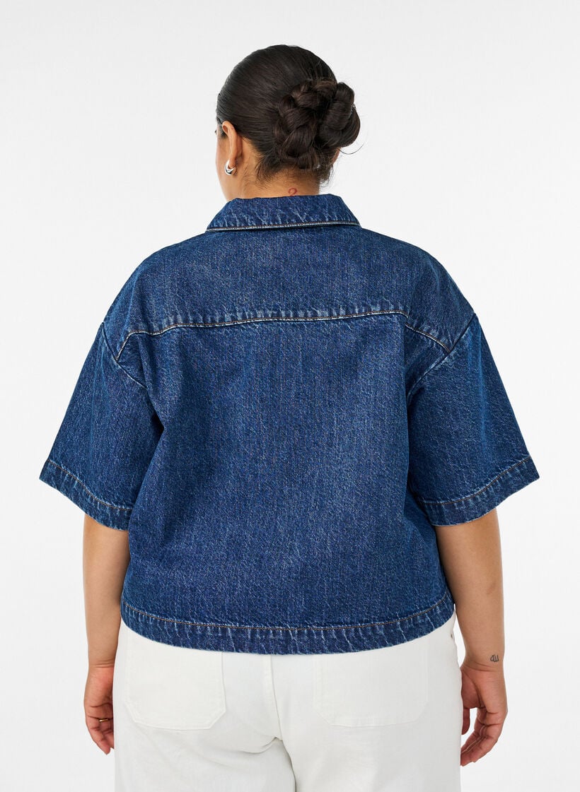 Kurz&auml;rmelige Jeansjacke mit Kn&ouml;pfen, Blau, Model image number 2