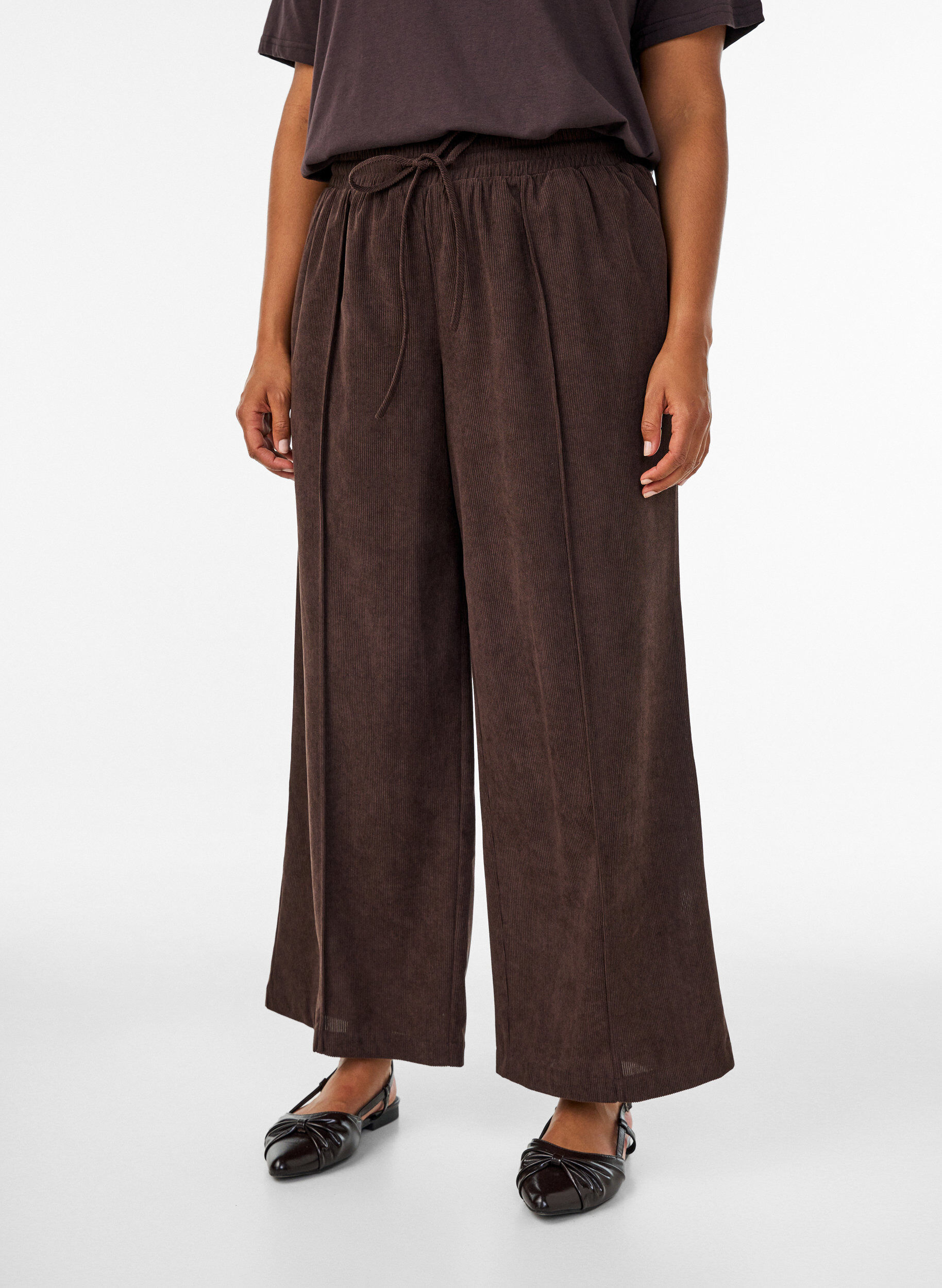 ZizziCordhose mit weitem Bein und hoher Taille, Braun, Model image number 2