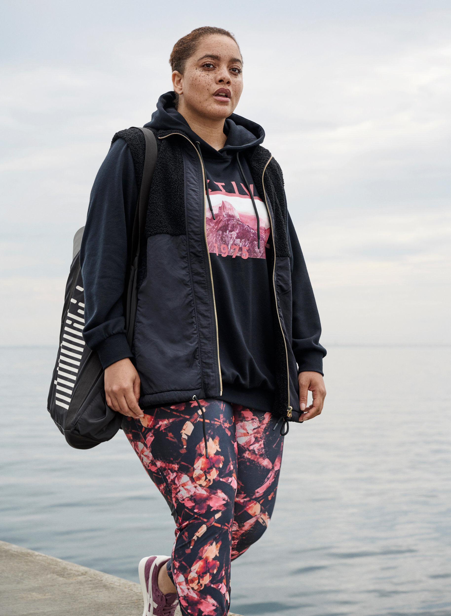 ZizziKurze Weste mit Teddy und Rei&szlig;verschluss, Black, Image image number 0