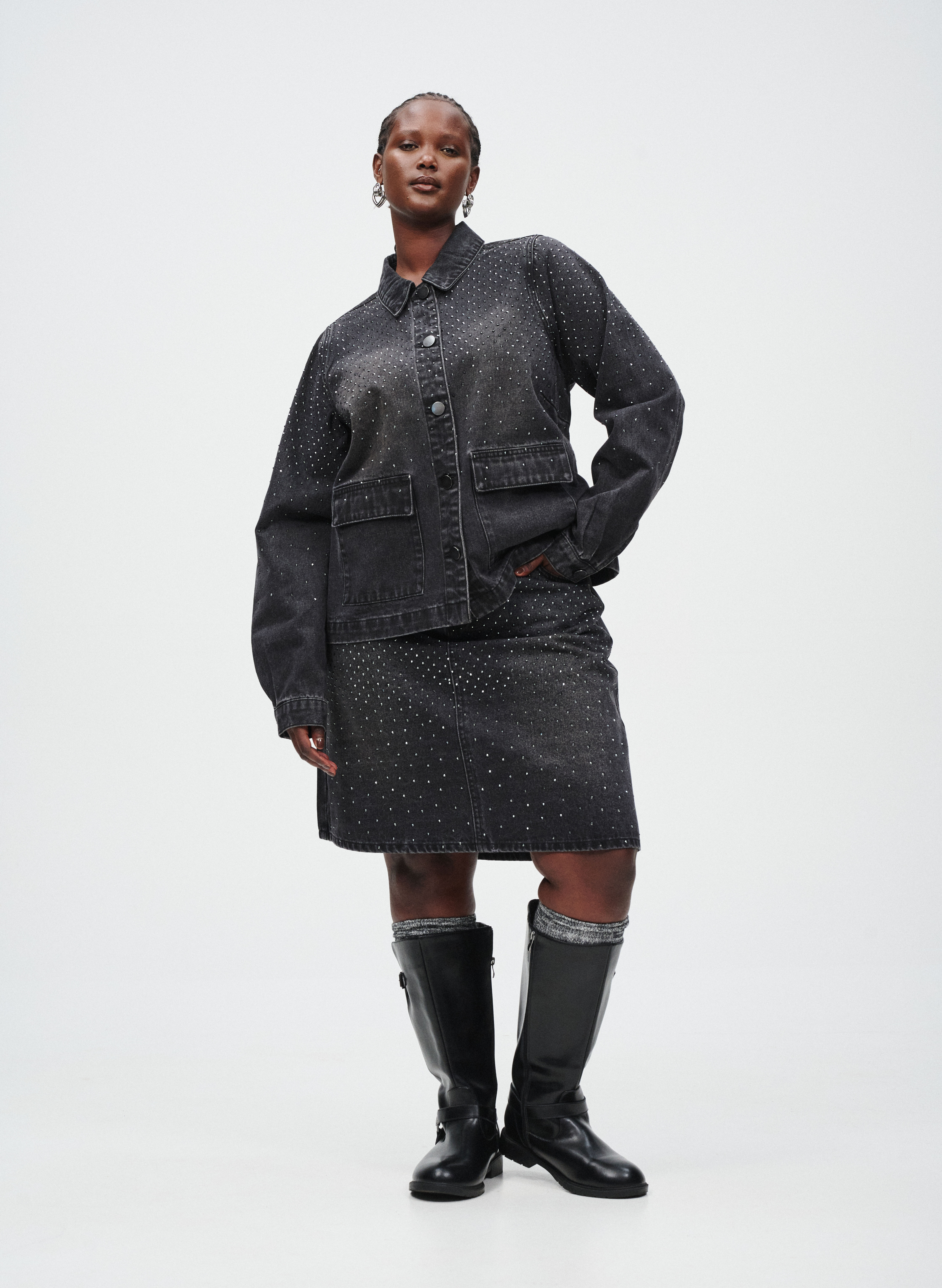 Denim mit Steindetails, , Model