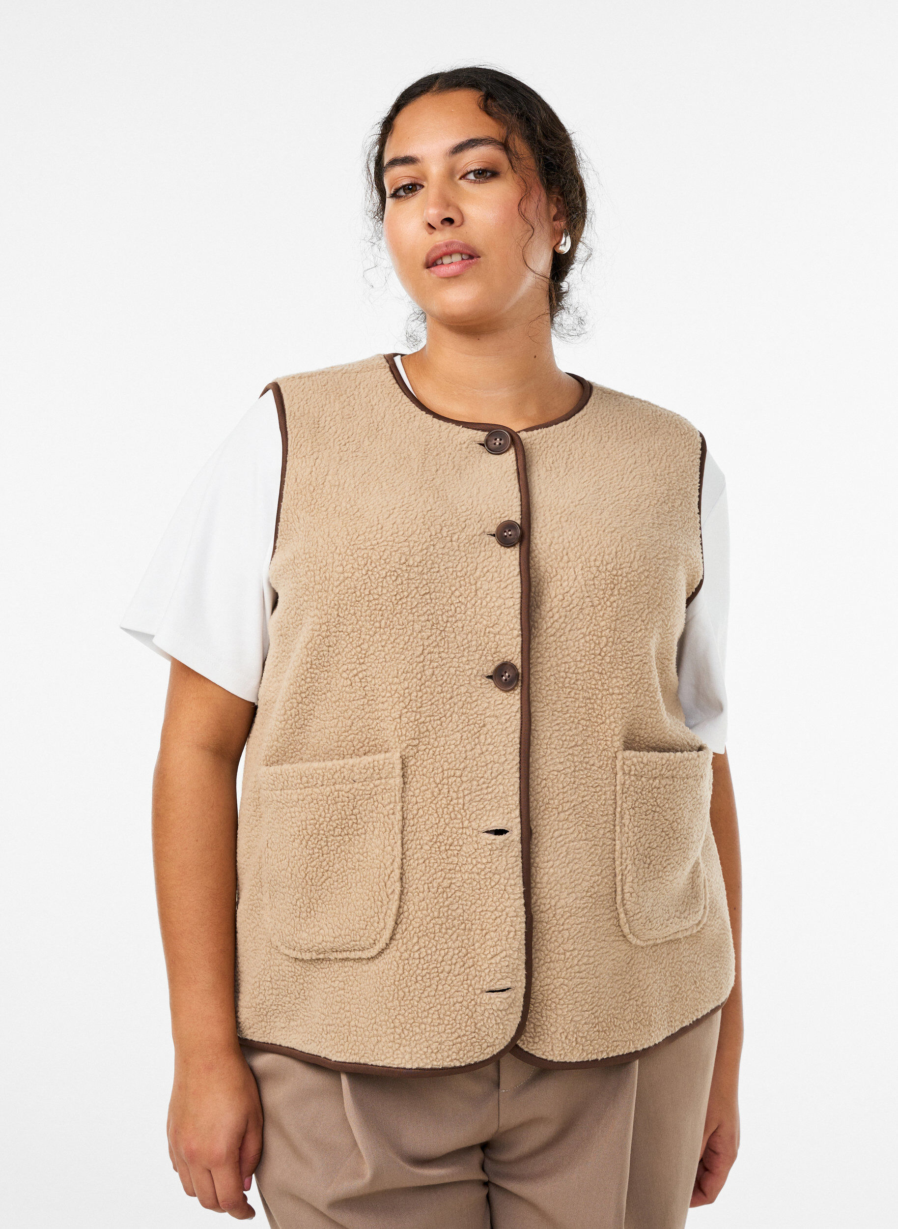 Weste aus Teddyfleece mit kontrastfarbenen Details, Beige, Model
