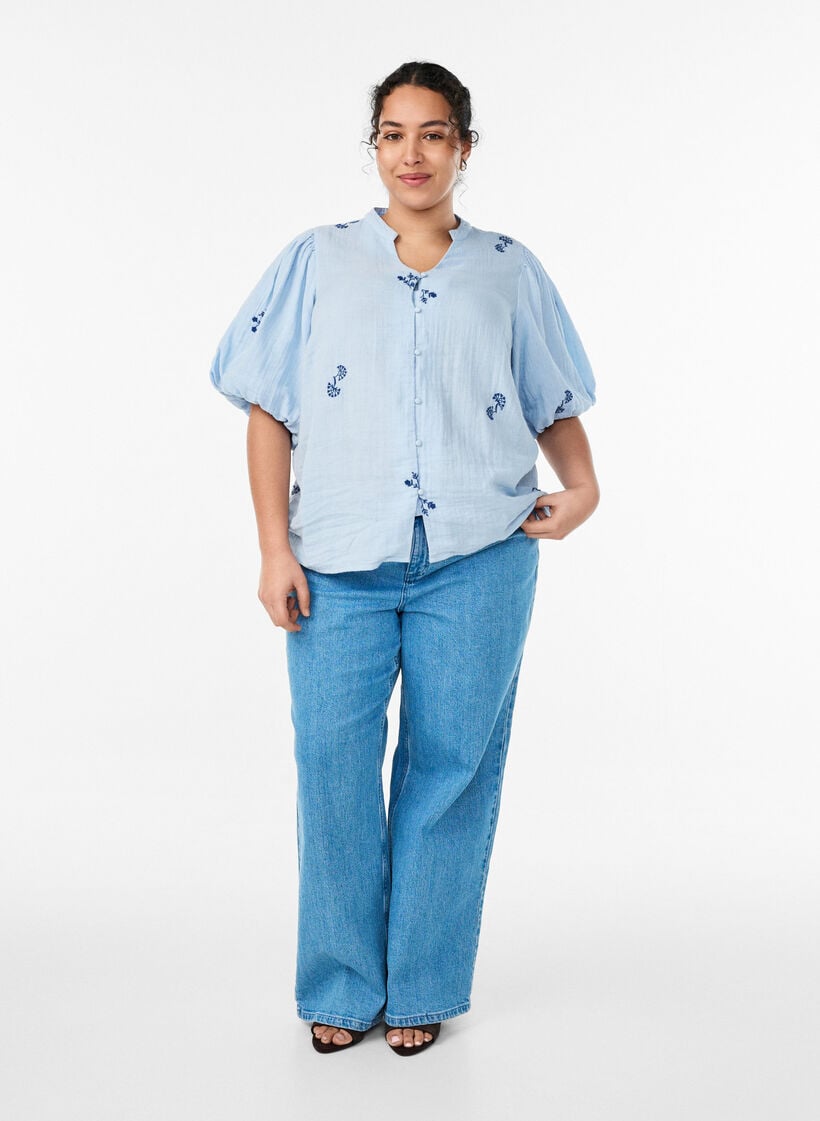 Bluse aus Baumwoll-Musselin mit Ballon&auml;rmeln und Stickereidetails, Blau, Model image number 1