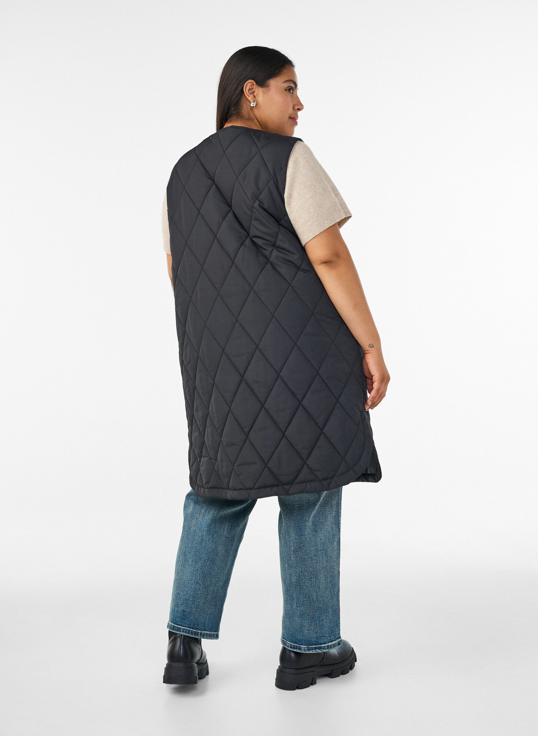 ZizziLange Steppweste mit Druckkn&ouml;pfen, Schwarz, Model image number 2