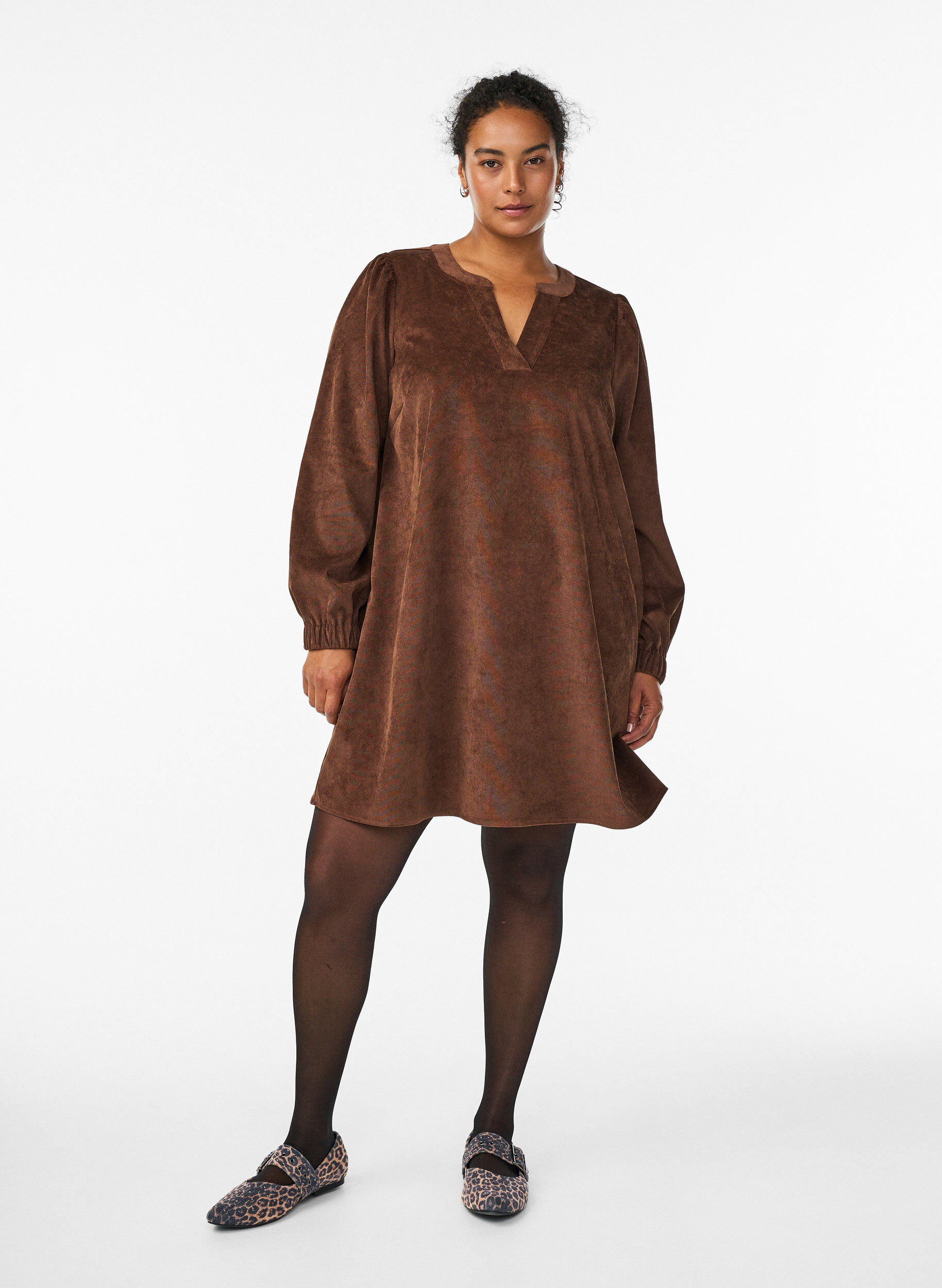 ZizziKurzes Samtkleid mit langen &Auml;rmeln, Braun, Model image number 1