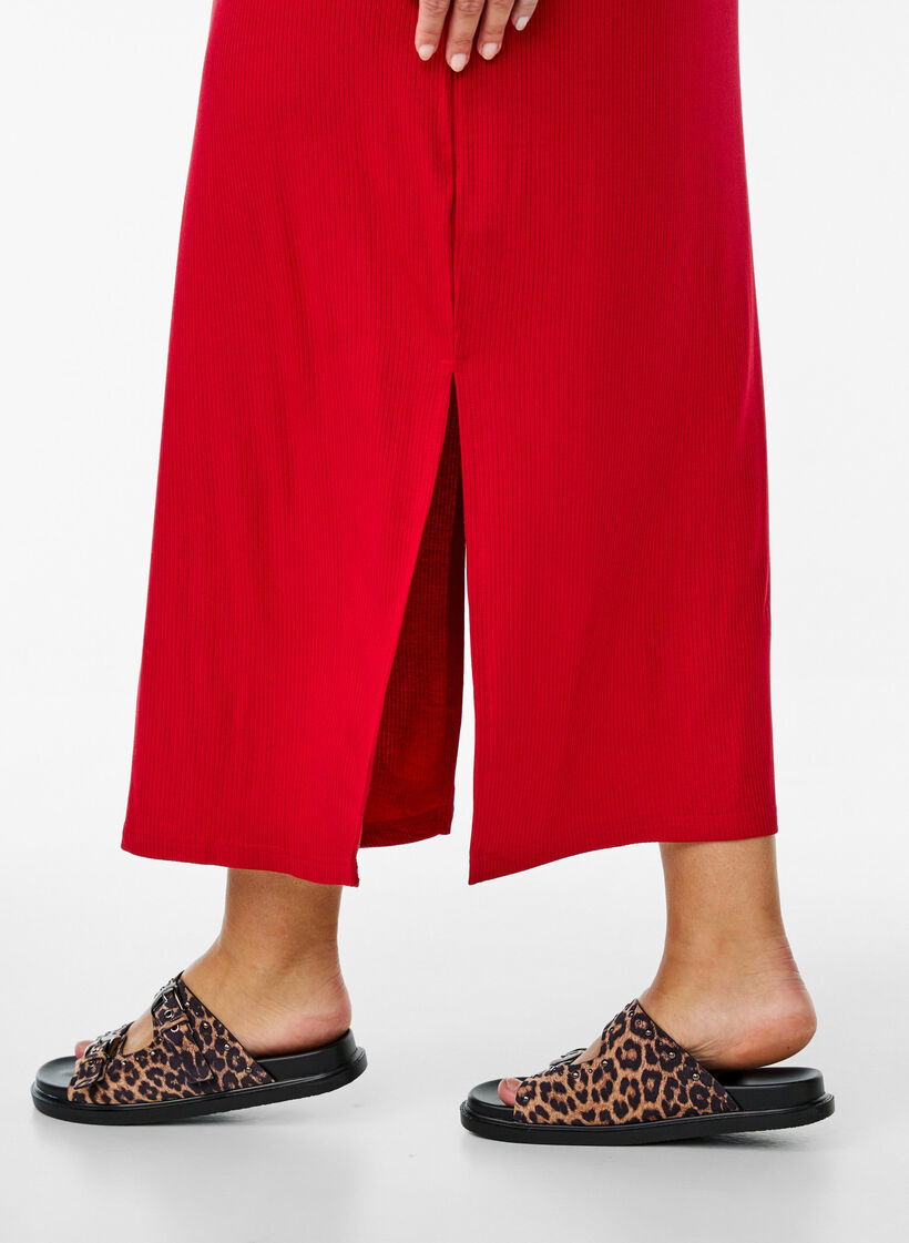 Ärmelloses geripptes Kleid aus Viskose, Rot, Model image number 2