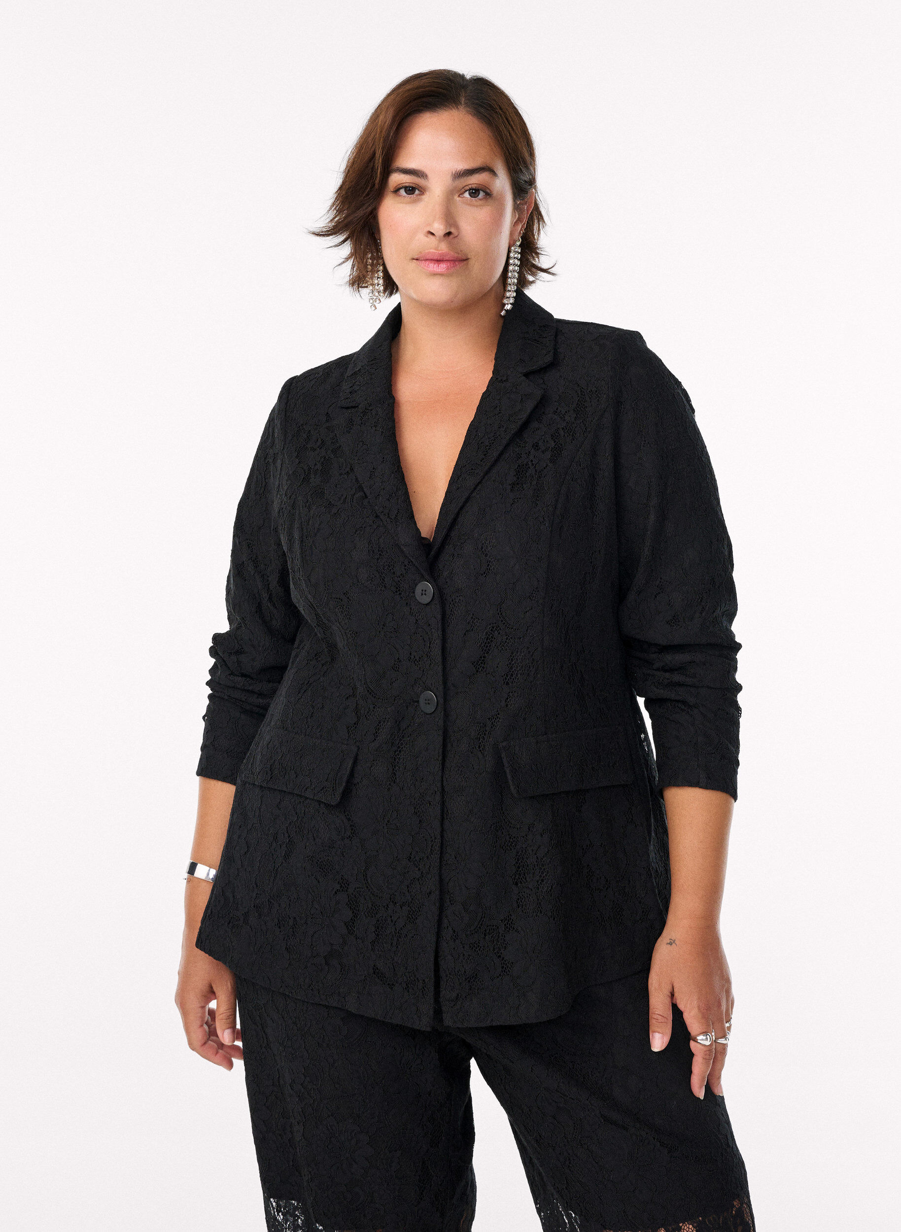 Spitzenblazer mit Knopfverschluss, Schwarz, Model