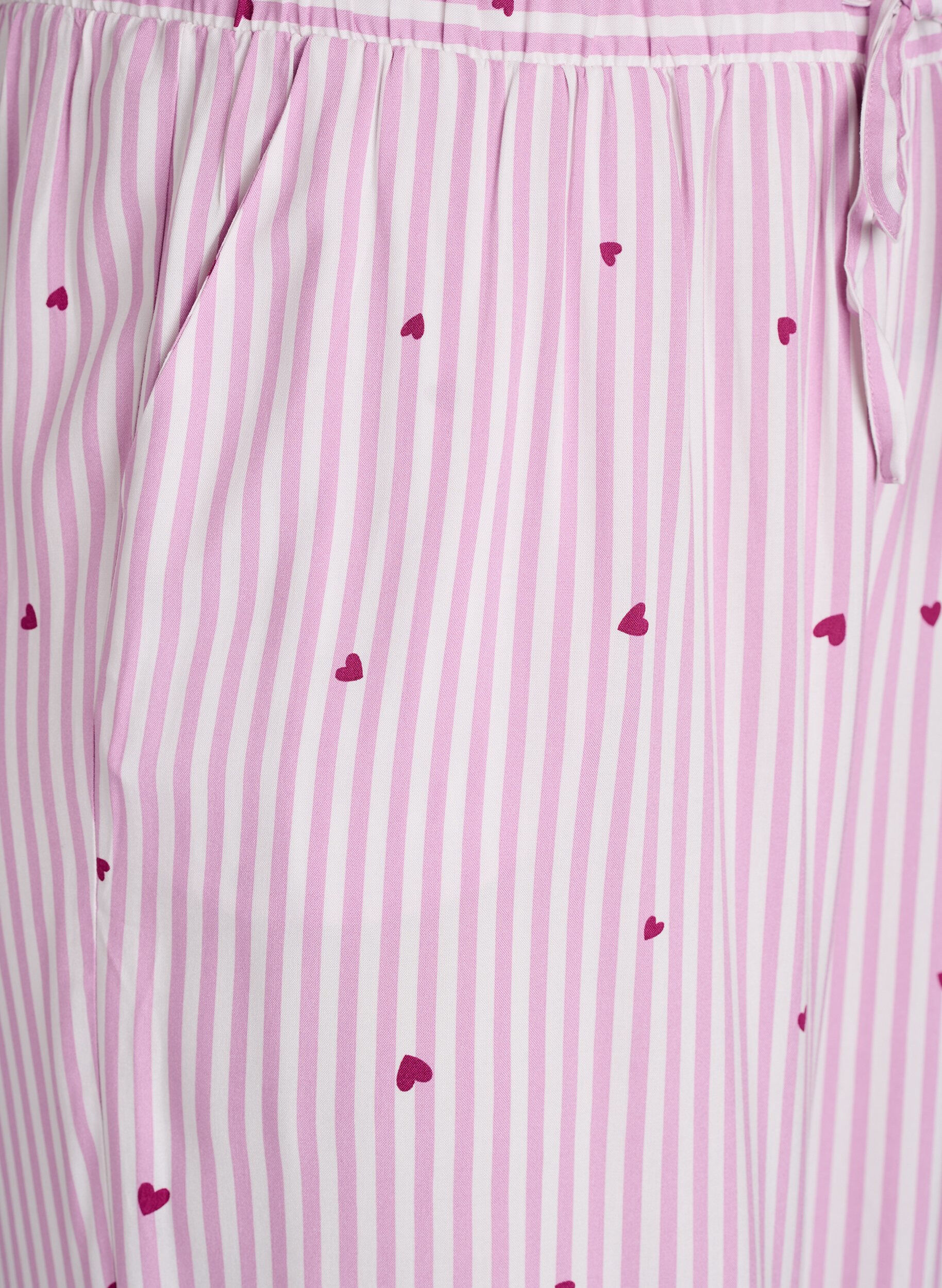 ZizziLockere Nachthose mit Streifen und Herzen, Rot, Packshot image number 2