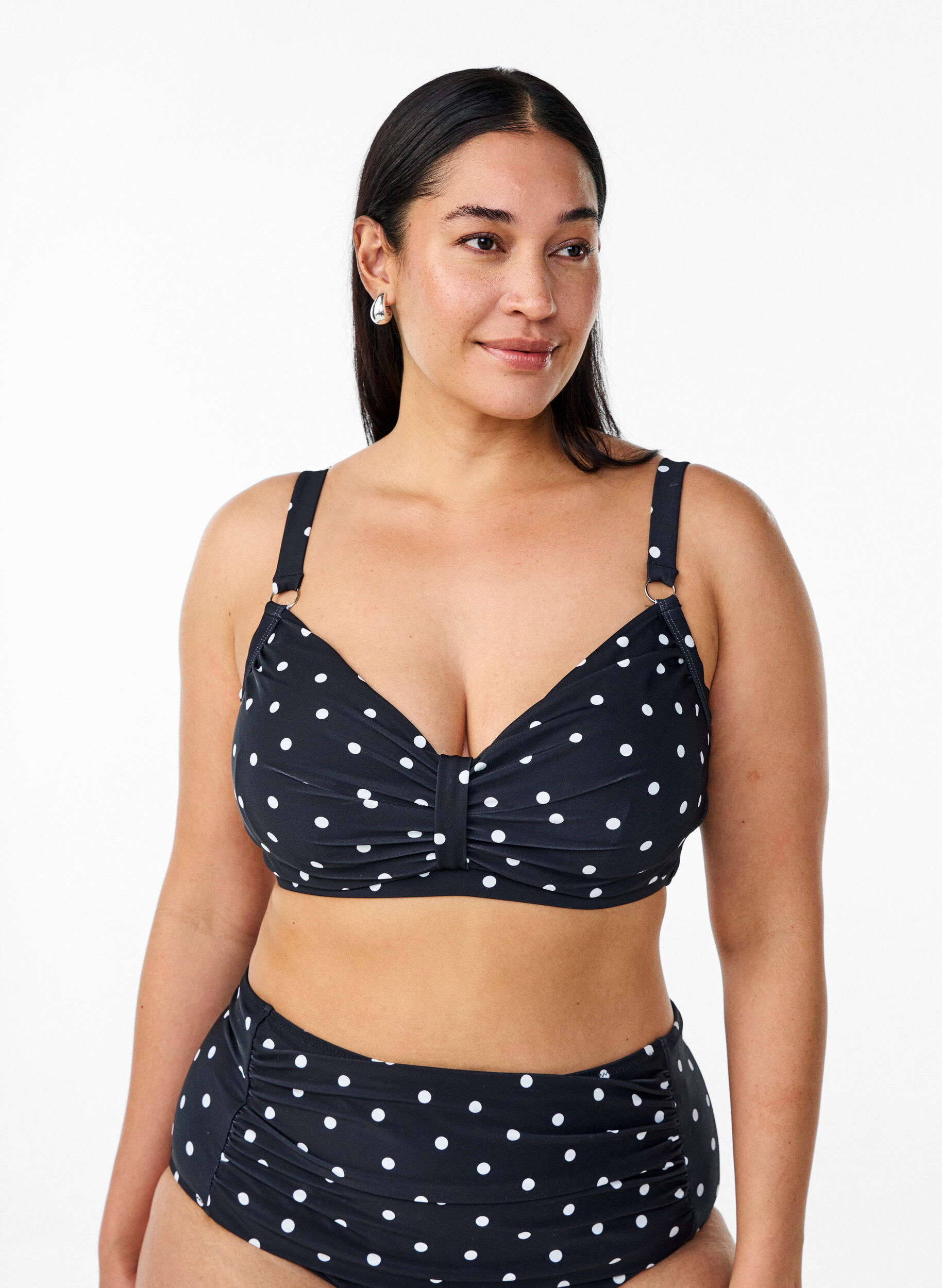 Bikinioberteil mit B&uuml;gel und Muster, Schwarz, Model
