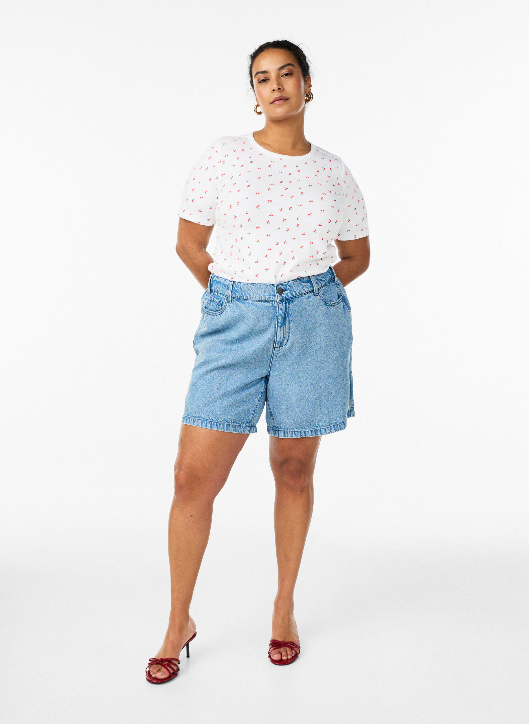 ZizziLocker geschnittene Jeansshorts mit hoher Taille, Blau, Model image number 1