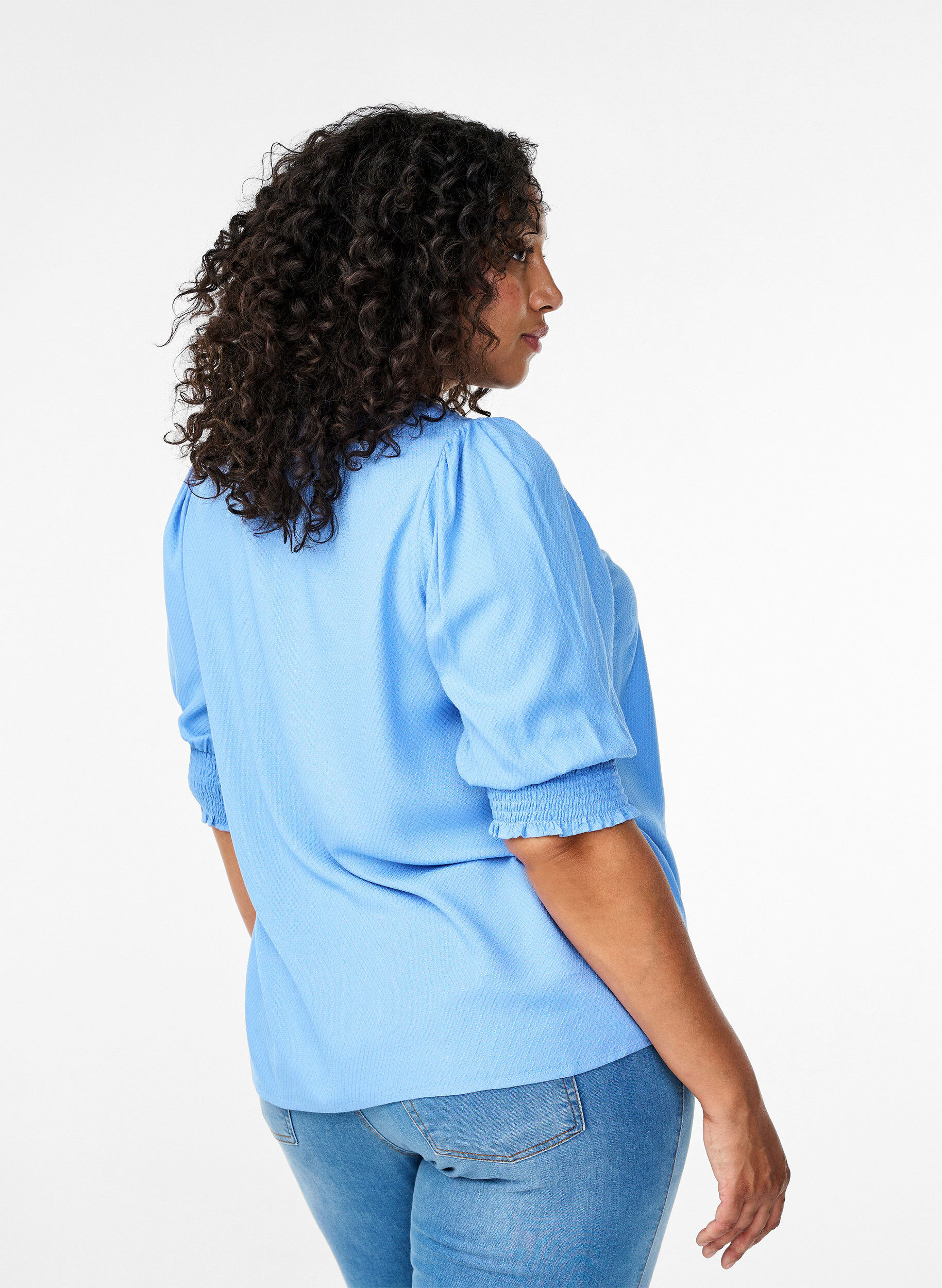 Zizzi Viskosebluse mit Smok- und R&uuml;schendetail, Cornflower Blue, Model image number 1