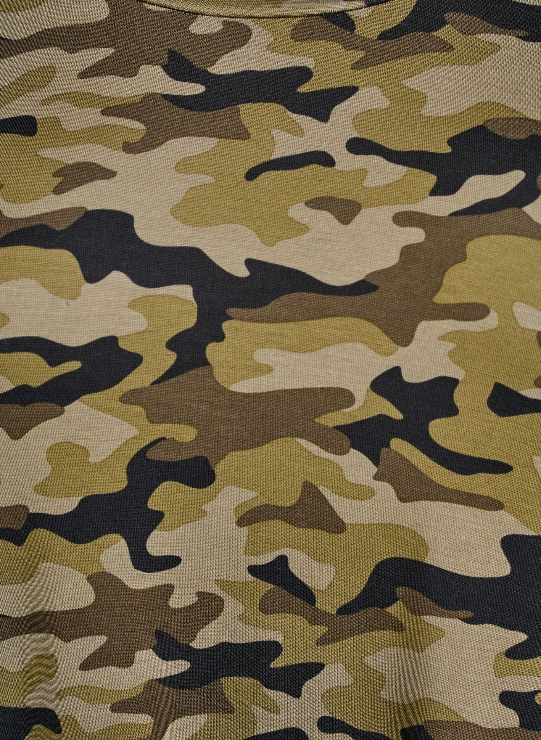 ZizziT-Shirt mit TENCEL&trade; Lyocell und Tarnmuster, Gr&uuml;n, Packshot image number 2