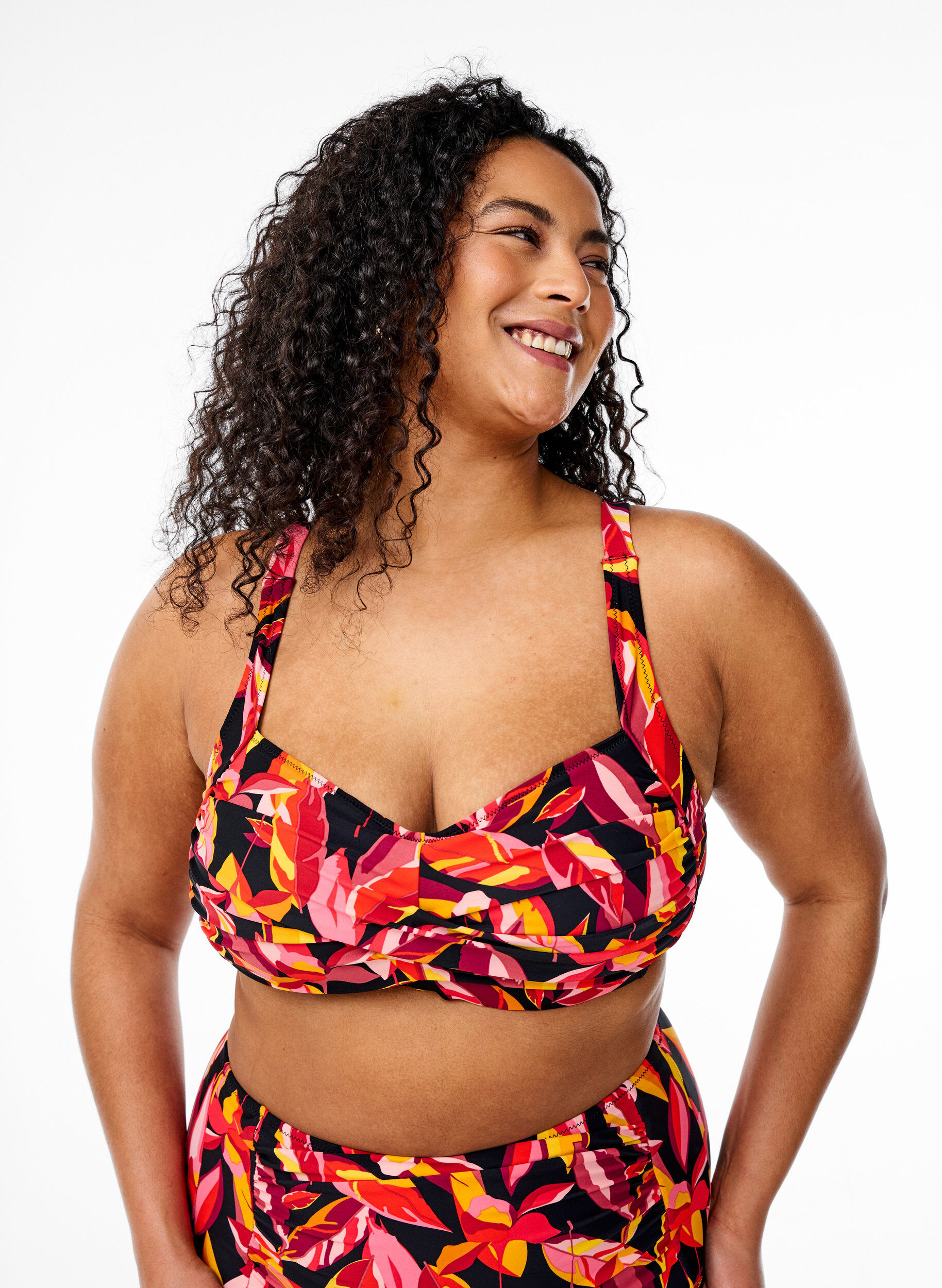 Wattierter Bikini-Oberteil mit Print, Rot, Model