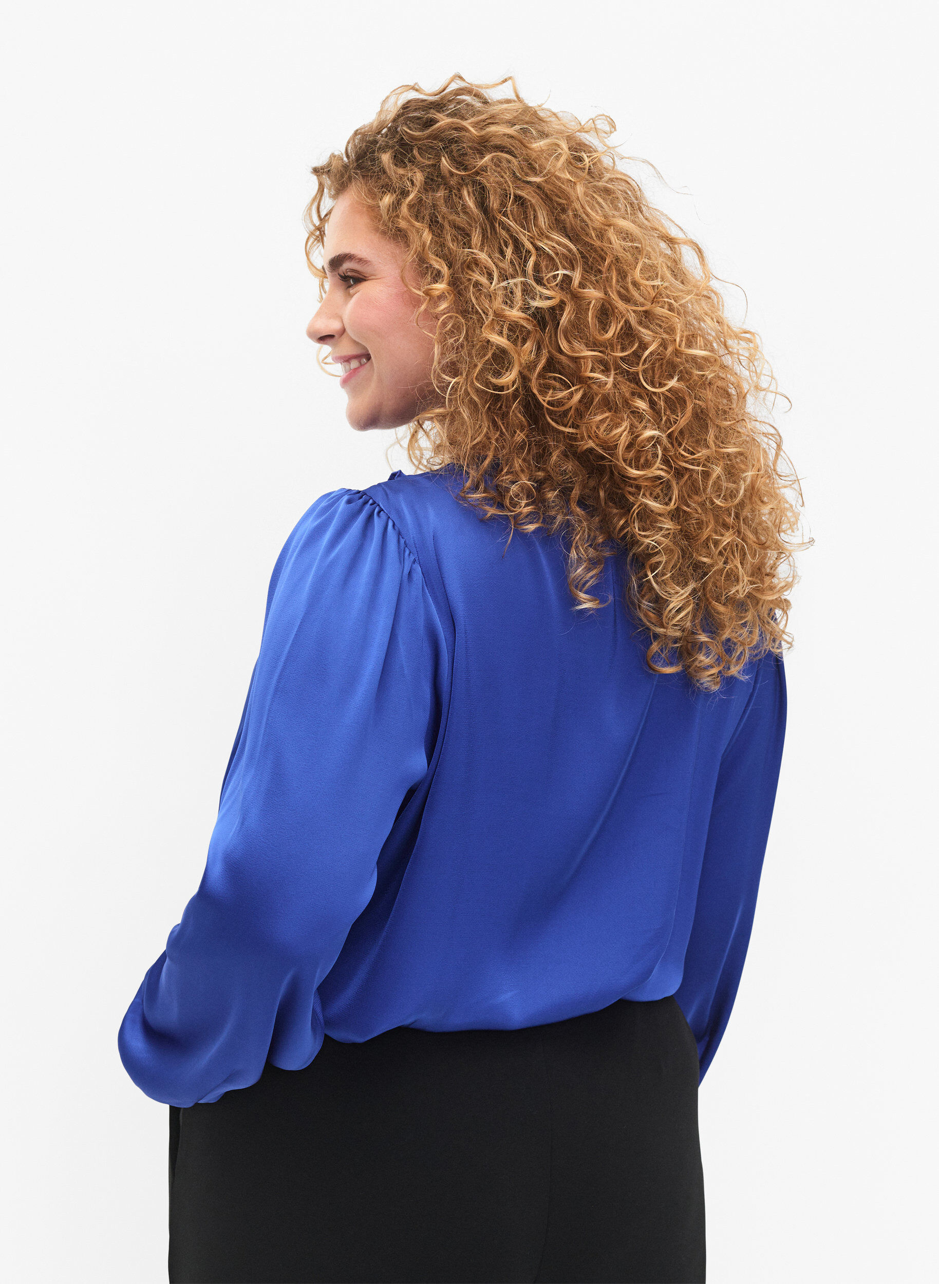 Zizzi Hemdbluse aus Satin mit R&uuml;schen, Deep Ultramarine, Model image number 1