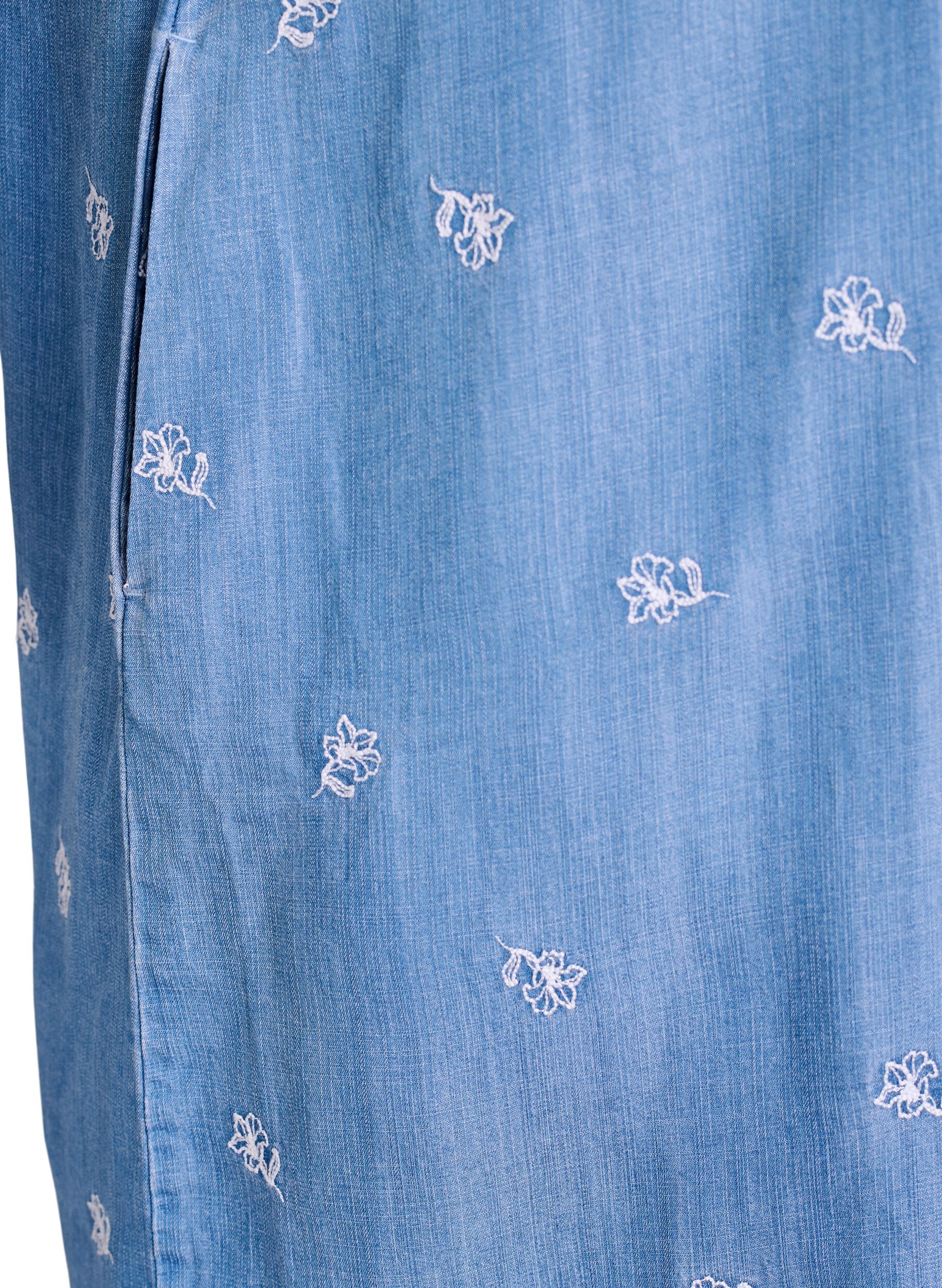 ZizziKleid aus Lyocell mit Denim-Look und bestickten Blumen, Blau, Packshot image number 3