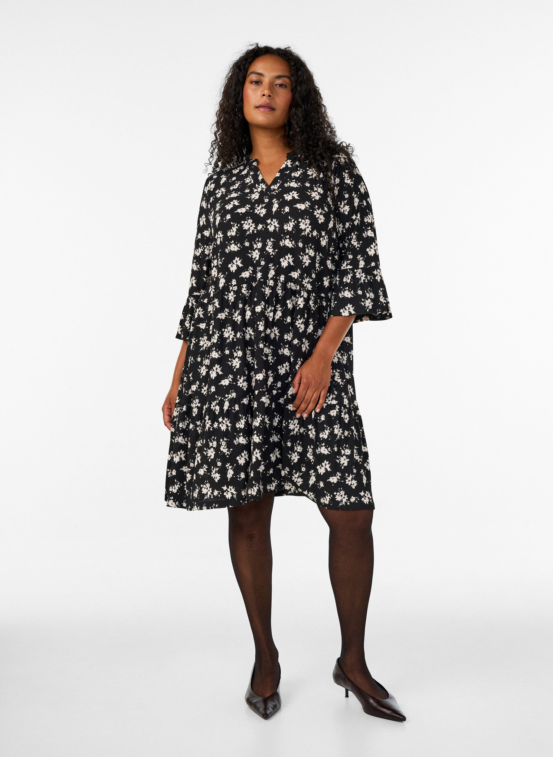 ZizziKurzes A-Linien-Kleid aus Jersey mit Allover-Print, Schwarz, Model image number 1