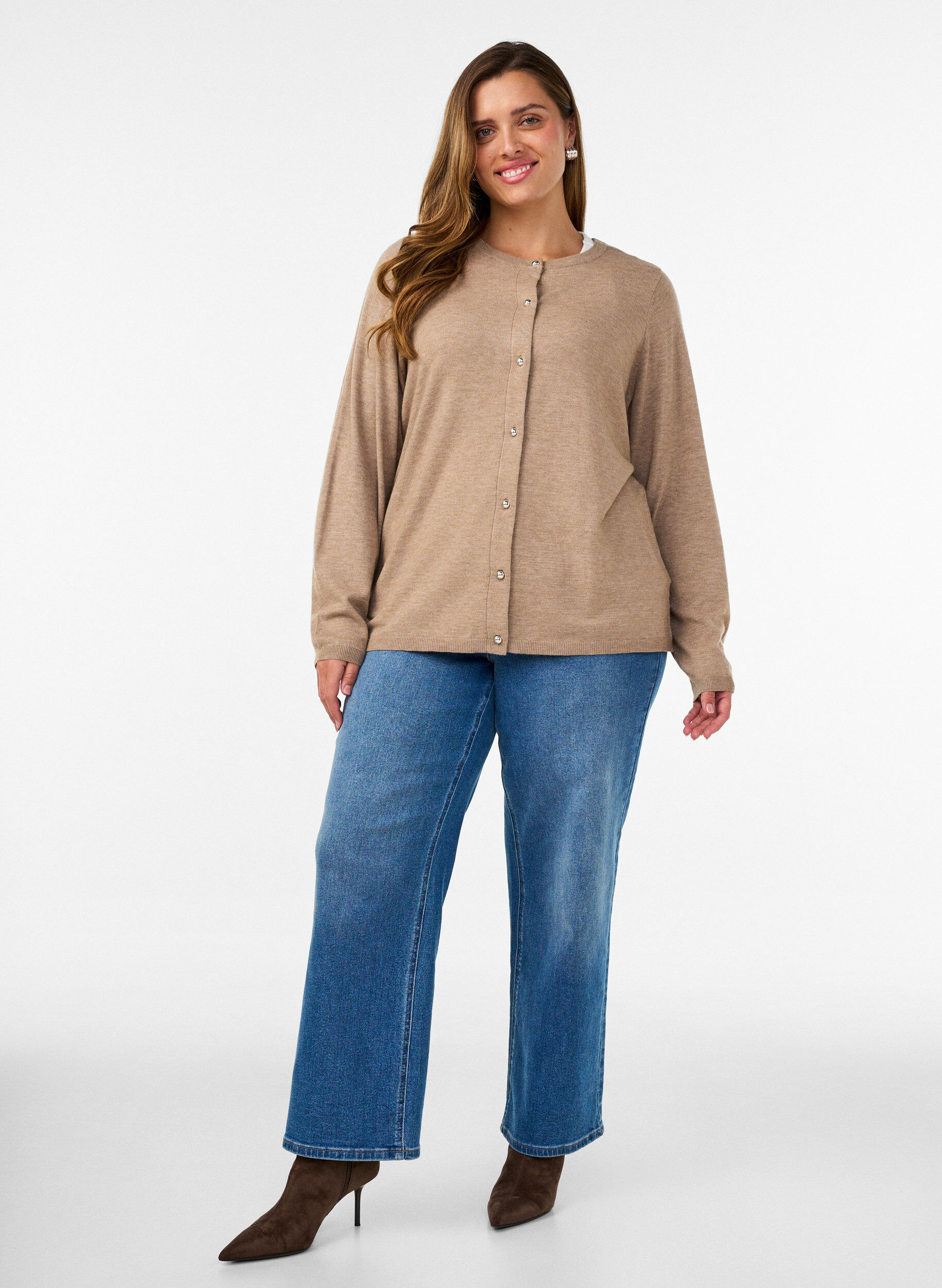 ZizziCardigan mit runden Kn&ouml;pfen, Beige, Model image number 1