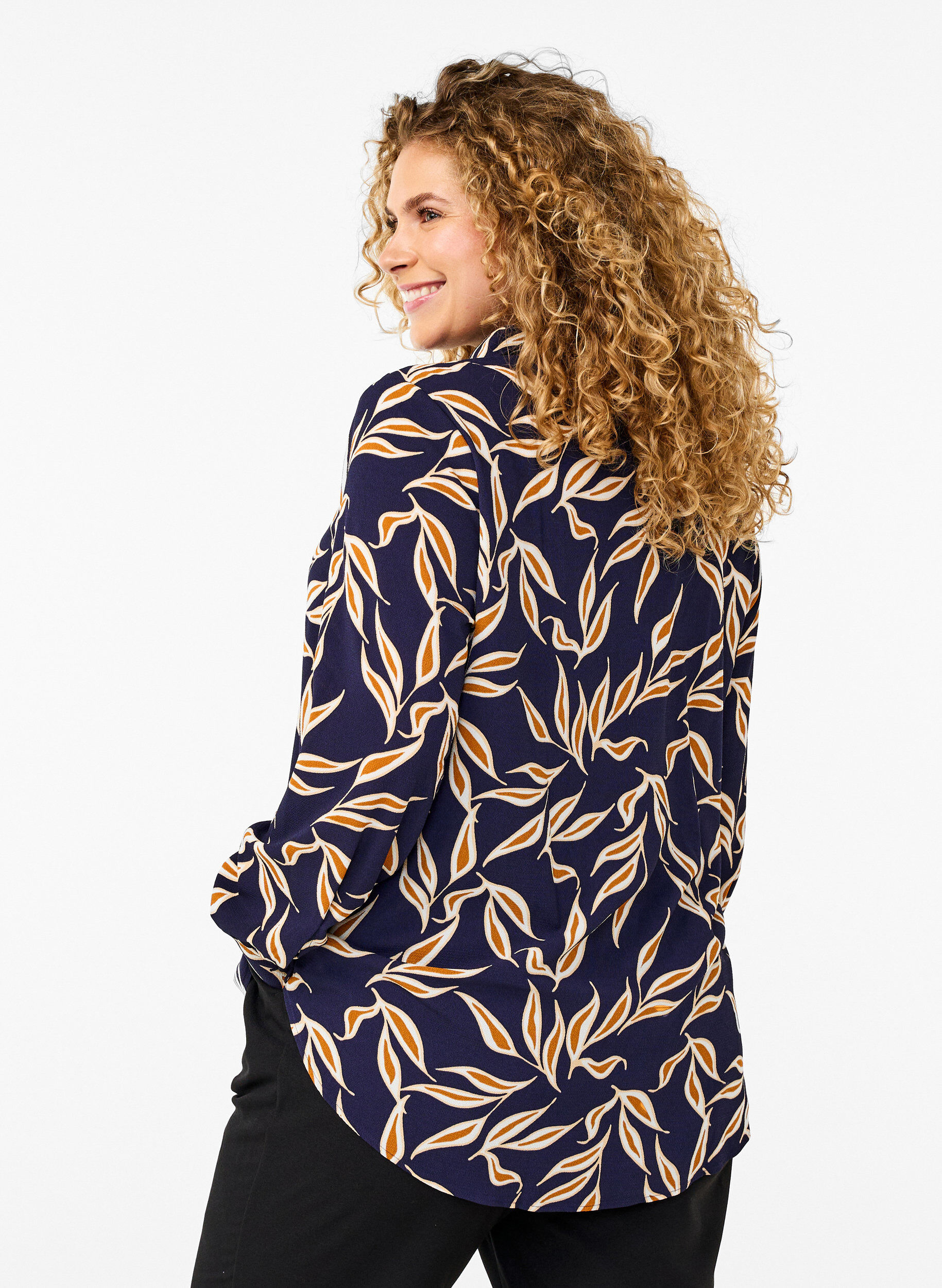 ZizziHemd mit Blattdruck und Kragen, Ev. Blue w. Leaf AOP, Model image number 1