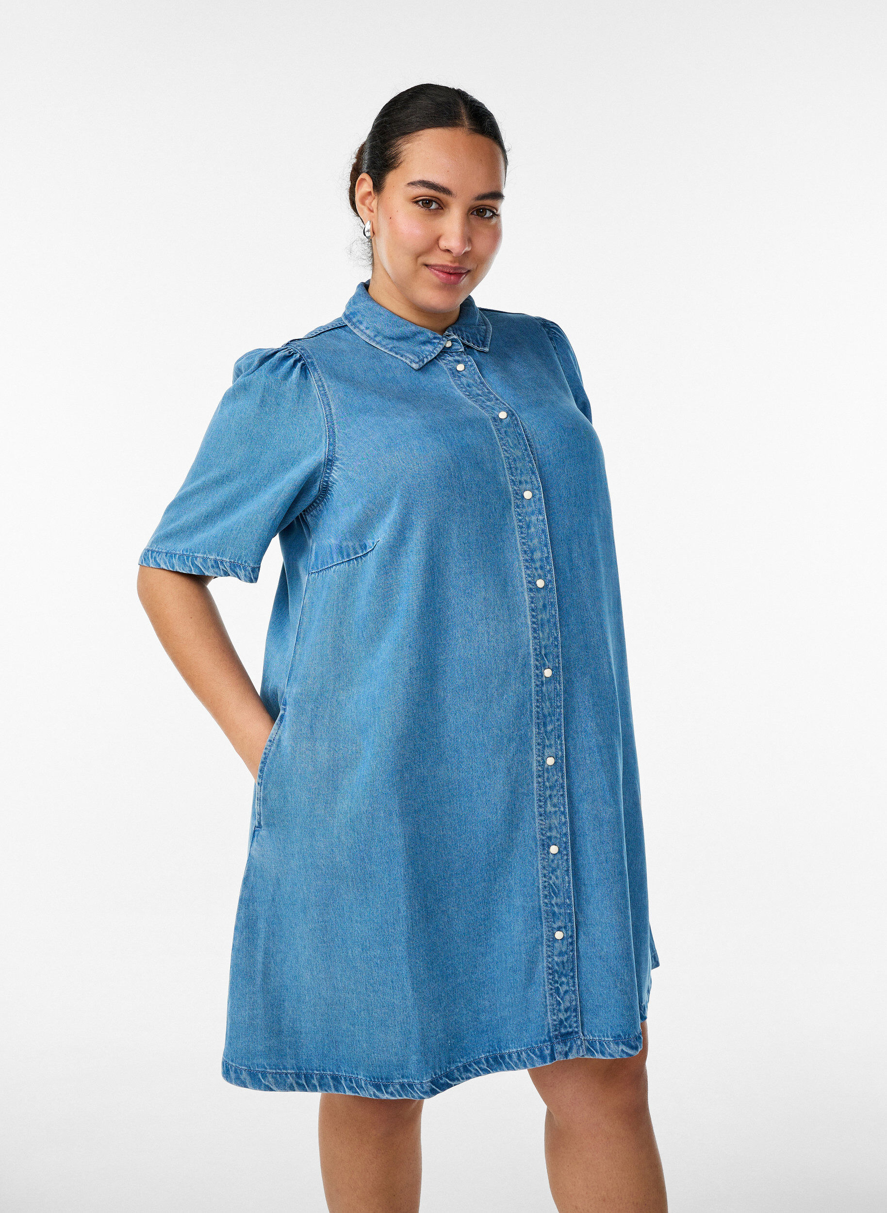 ZizziJeanskleid aus Lyocell mit Kn&ouml;pfen und kurzen &Auml;rmeln, Blau, Model image number 0