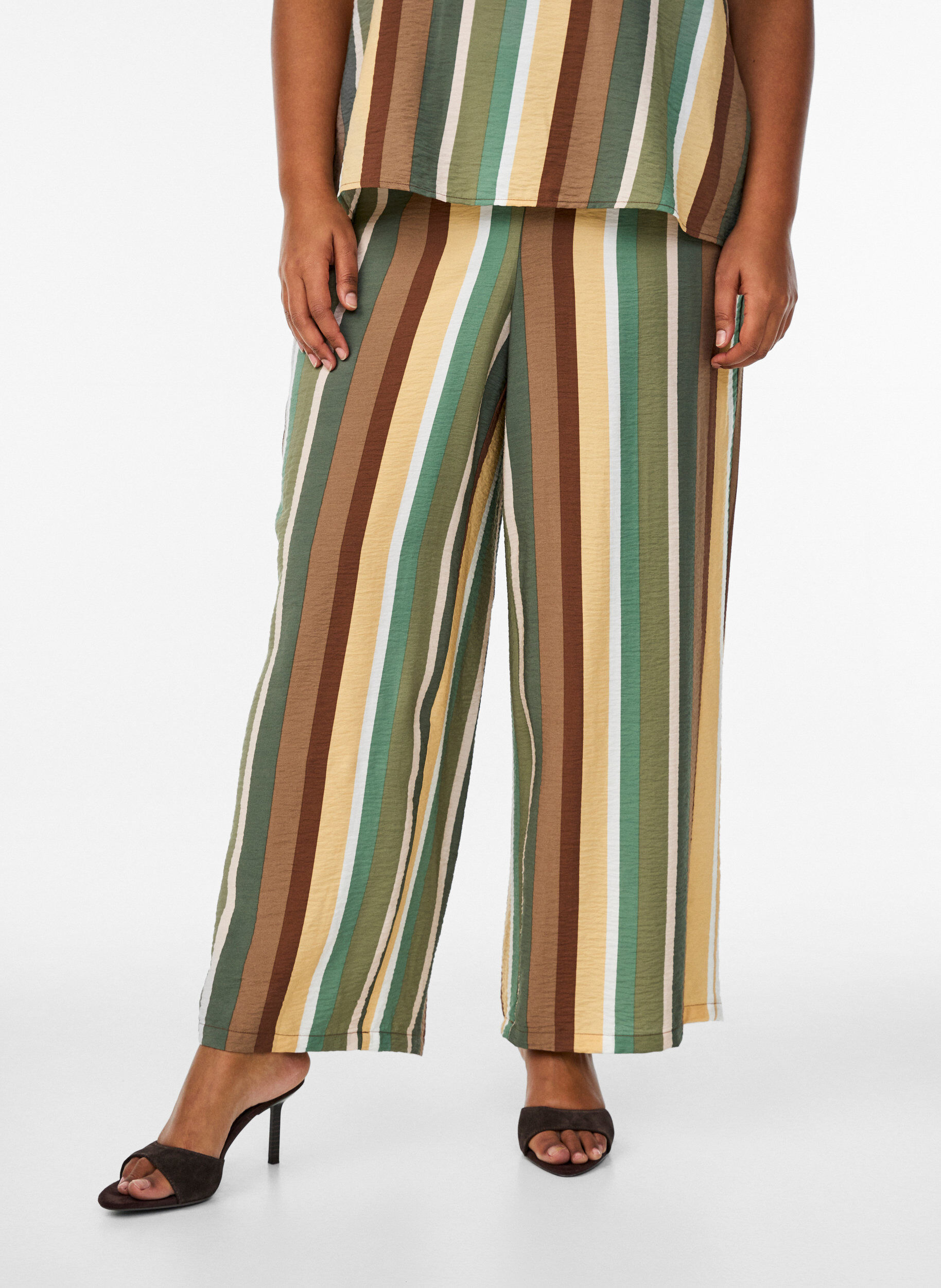 ZizziLockere Hose aus Viskose mit Streifen, Braun, Model image number 2