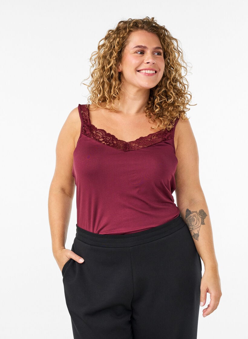 Top aus Viskose mit Spitze, Rot, Model image number 0
