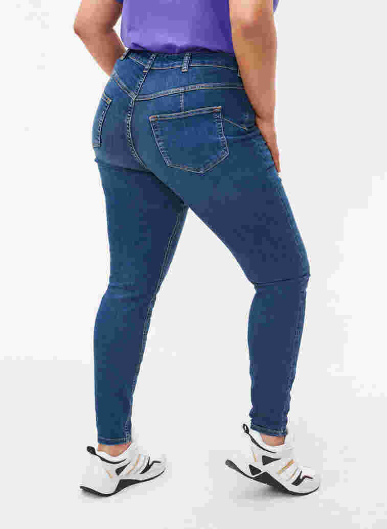Hochtaillierte Amy Jeans mit Push-Up, Blue denim, Model image number 1