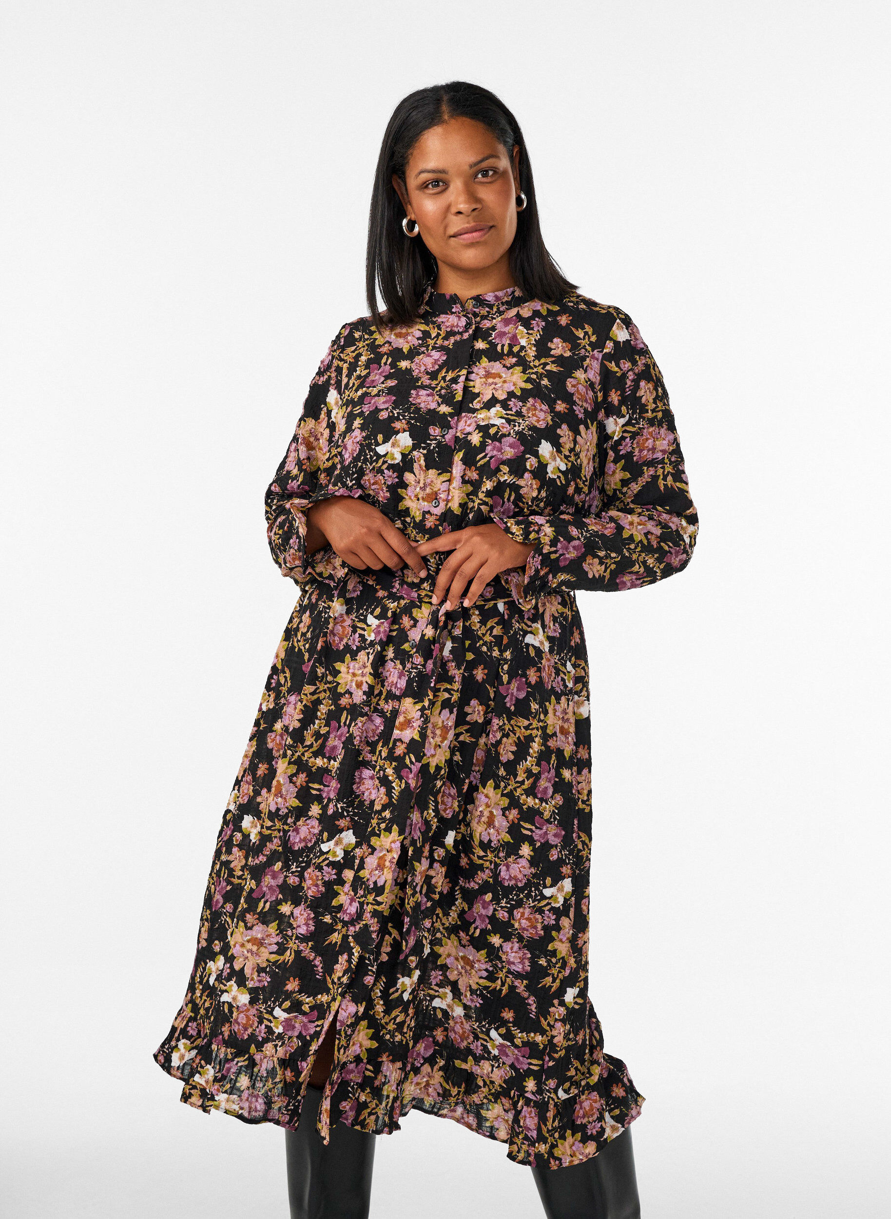 ZizziMidikleid mit gebl&uuml;mtem Print und abnehmbarem Bindeg&uuml;rtel, Schwarz, Model image number 0