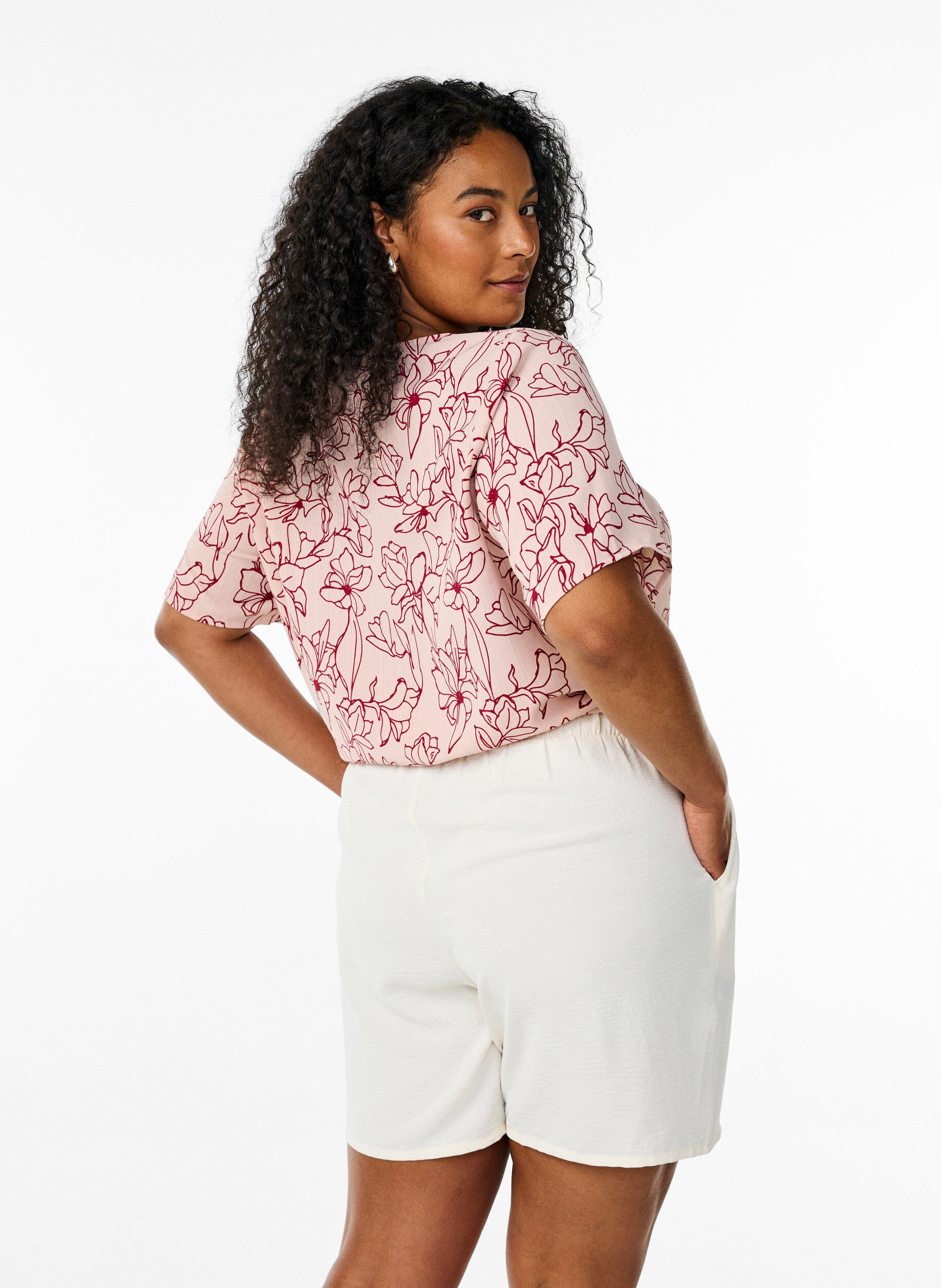 ZizziKurze Hose mit Taschen und elastischem Bund, Vanille, Model image number 1