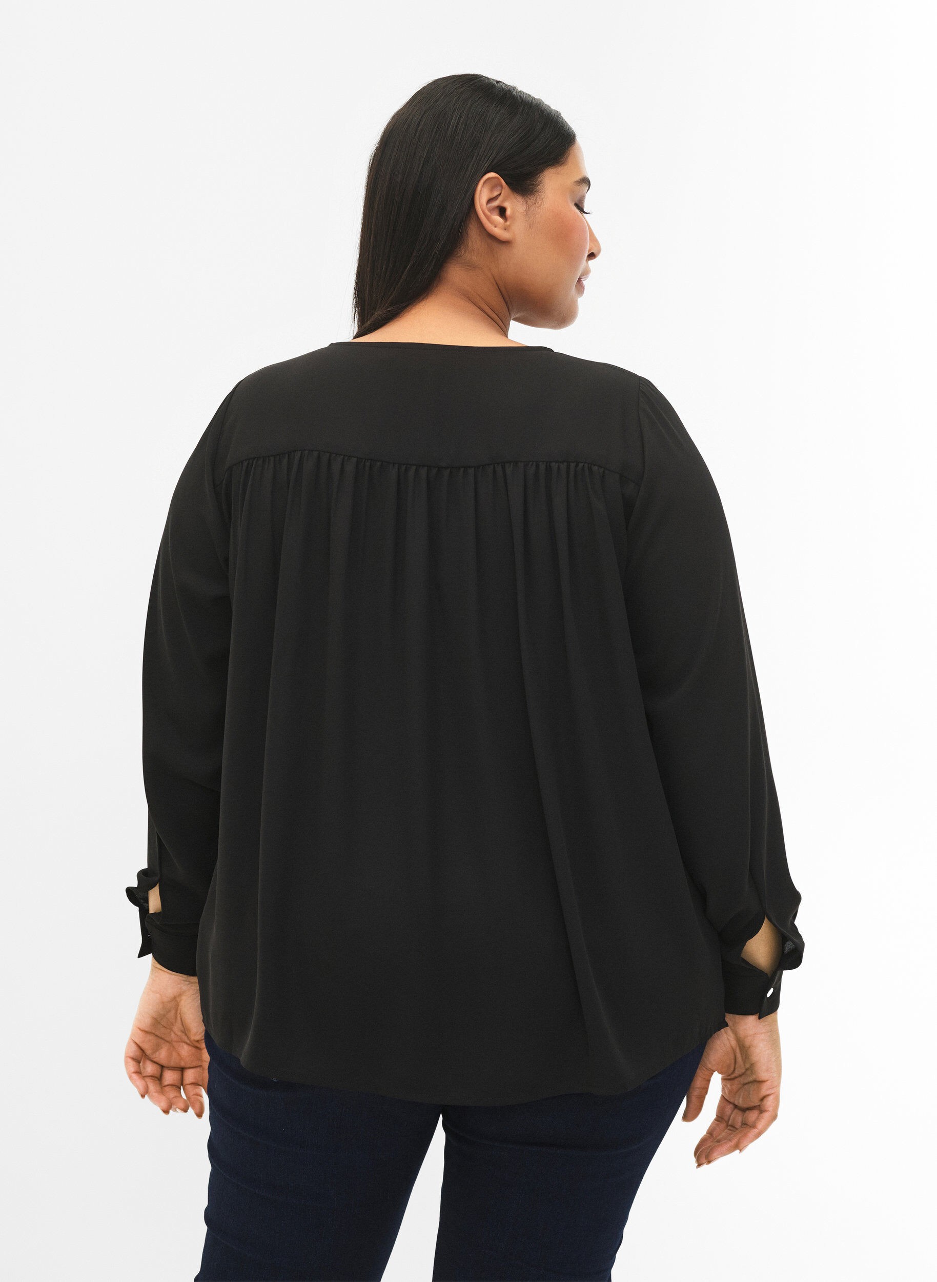 Zizzi Lang&auml;rmelige Bluse mit Falten am R&uuml;cken, Black, Model image number 1