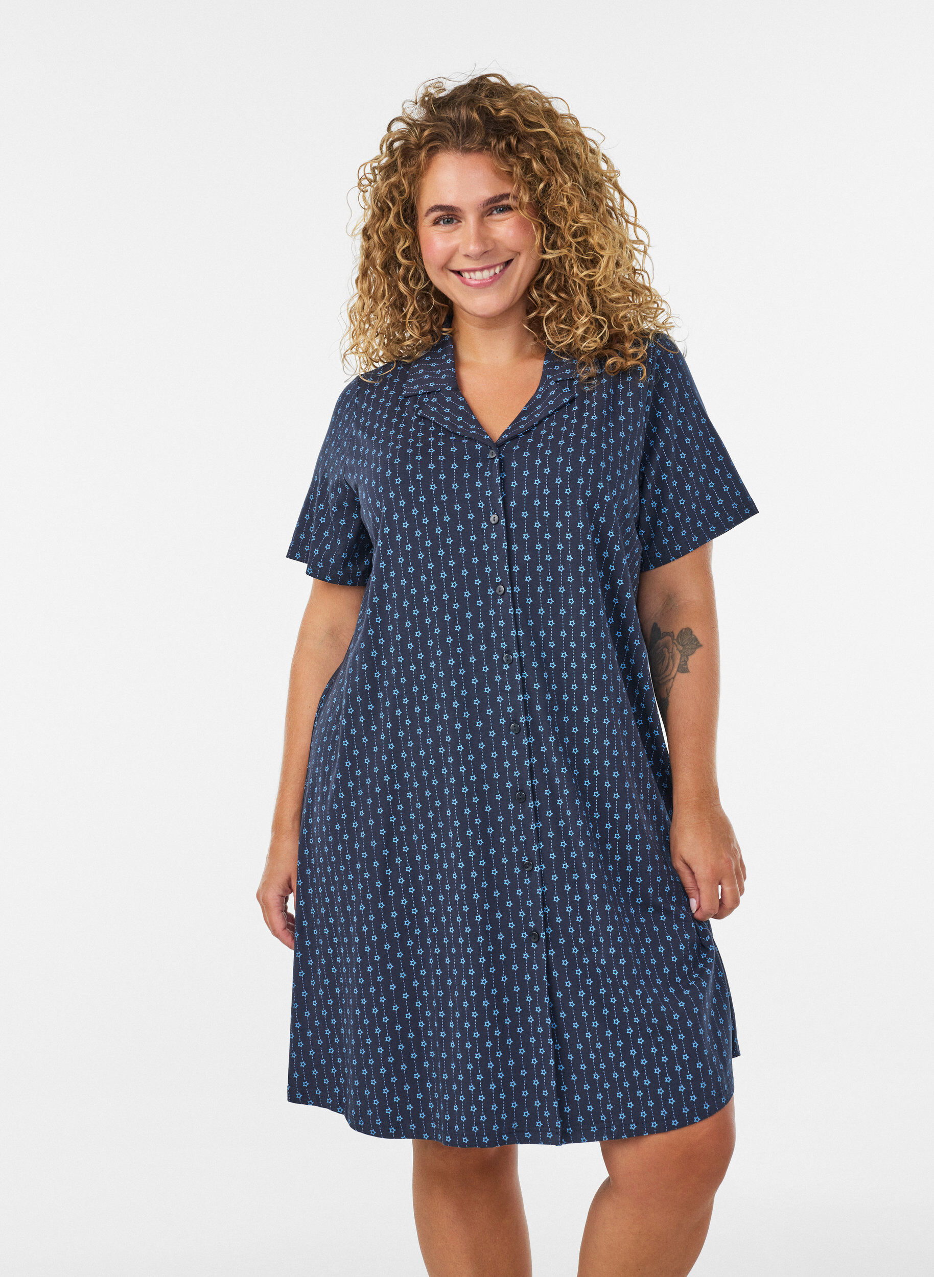 ZizziNachthemd aus Baumwolle mit Knopfleiste, Blau, Model image number 0