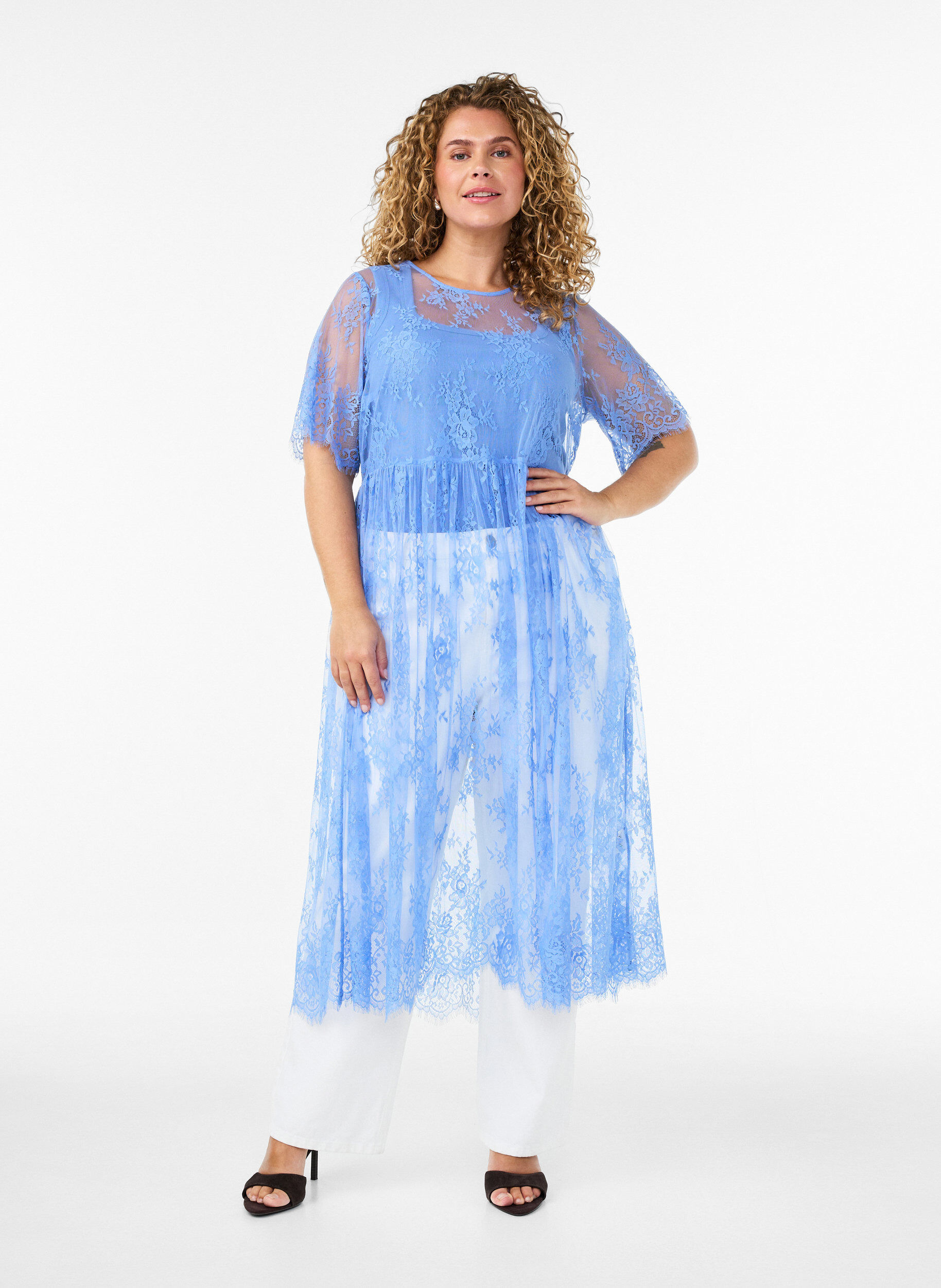 ZizziMidikleid aus transparenter Spitze mit kurzen &Auml;rmeln, lila, Model image number 0