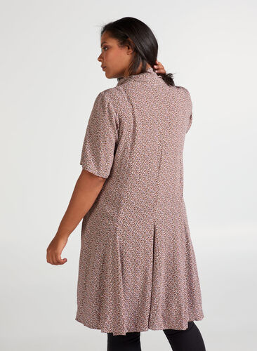 Kurzarm Kleid aus Viskose, Rose Dawn AOP, Model image number 1
