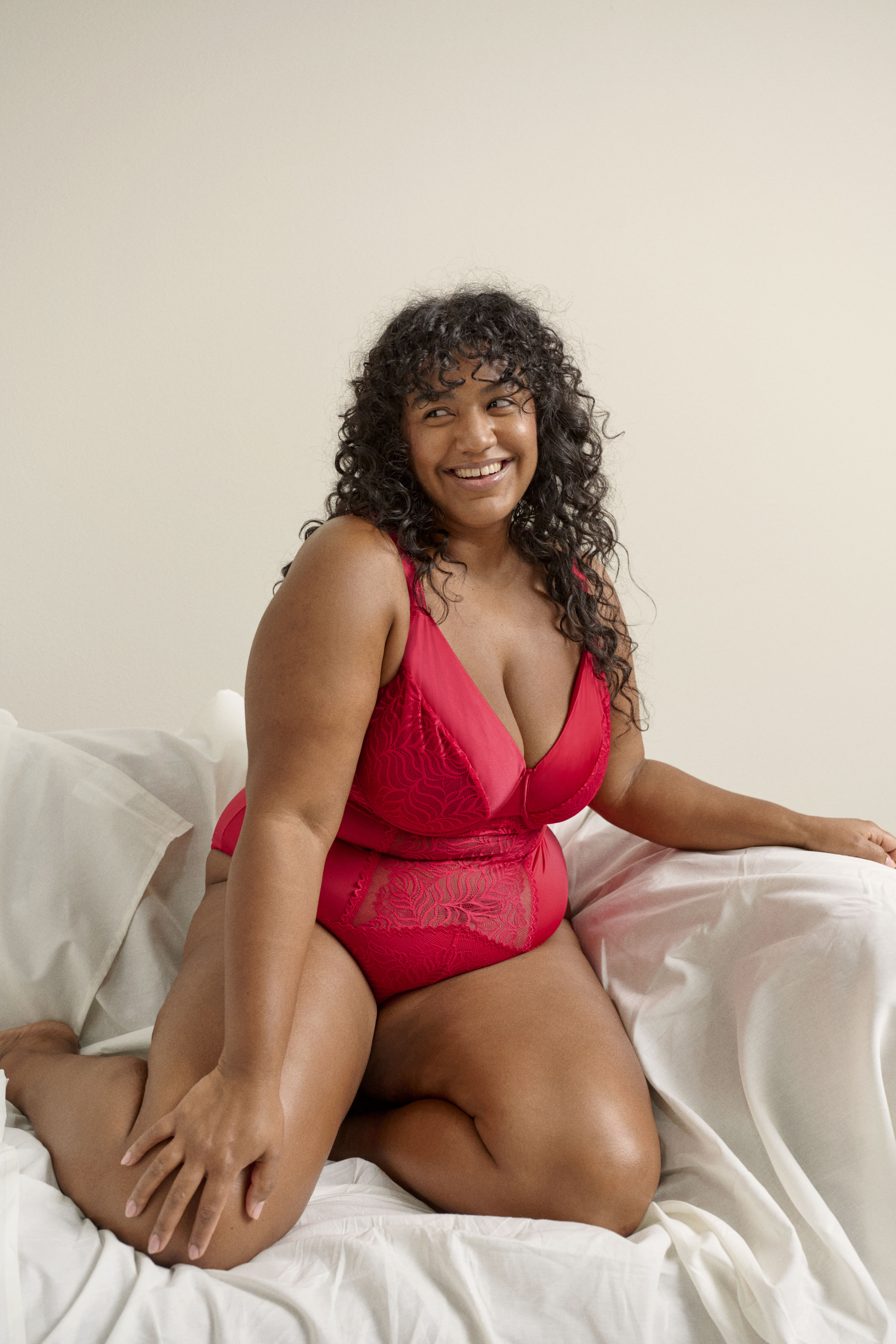 ZizziBodystocking mit Spitze und Satin-Details, , Model