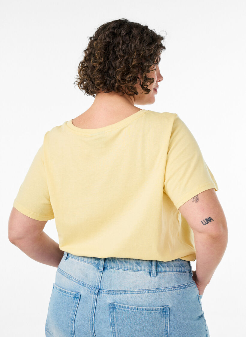 T-shirt aus Baumwolle mit Print, Gelb, Model image number 2