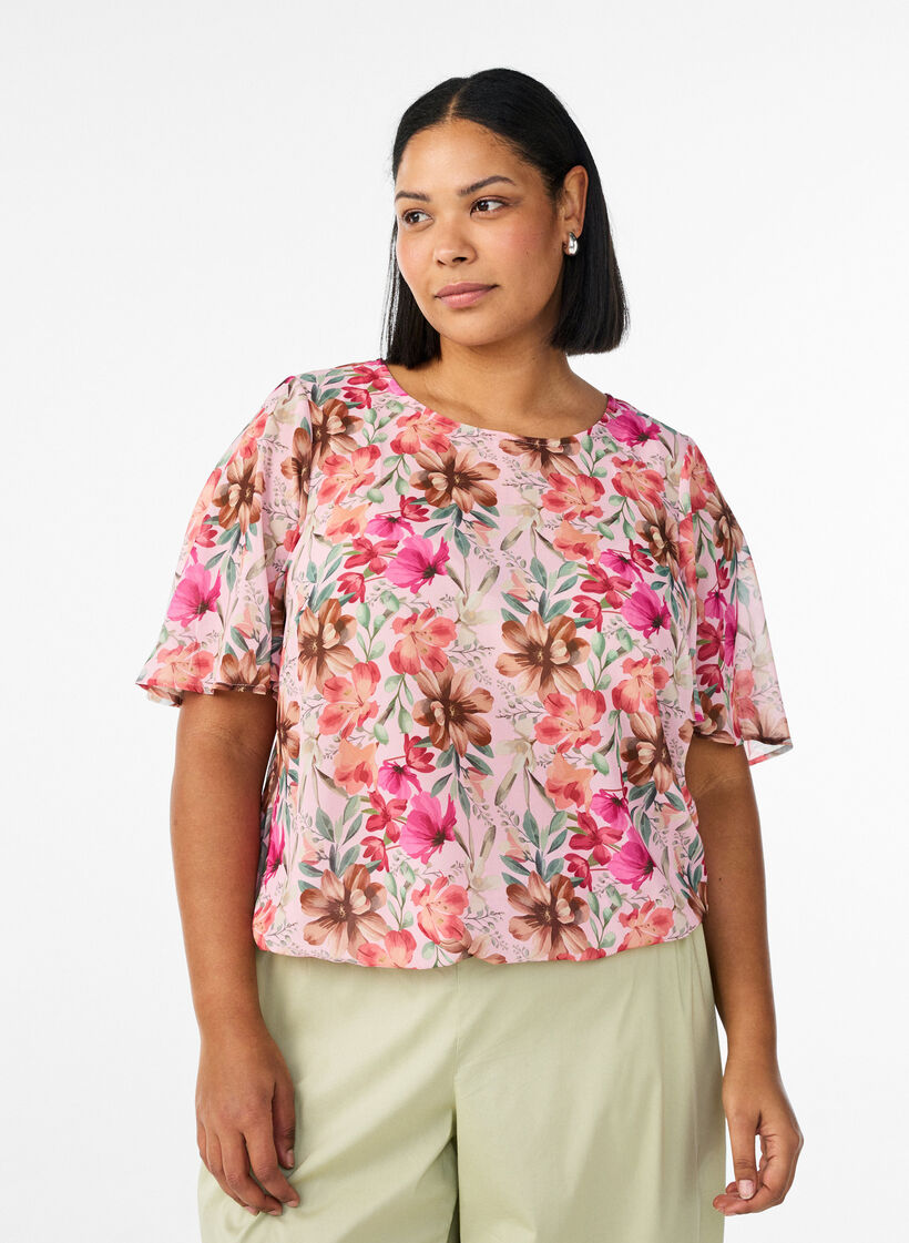 Gebl&uuml;mte Bluse mit kurzen &Auml;rmeln und Smock-Details, Rot, Model image number 0