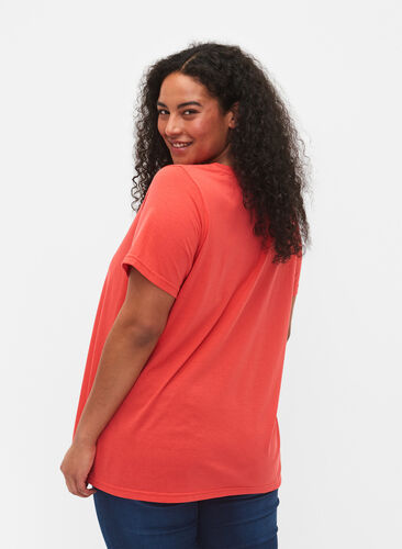 Kurzärmeliges T-Shirt mit V-Ausschnitt, Cayenne, Model image number 1