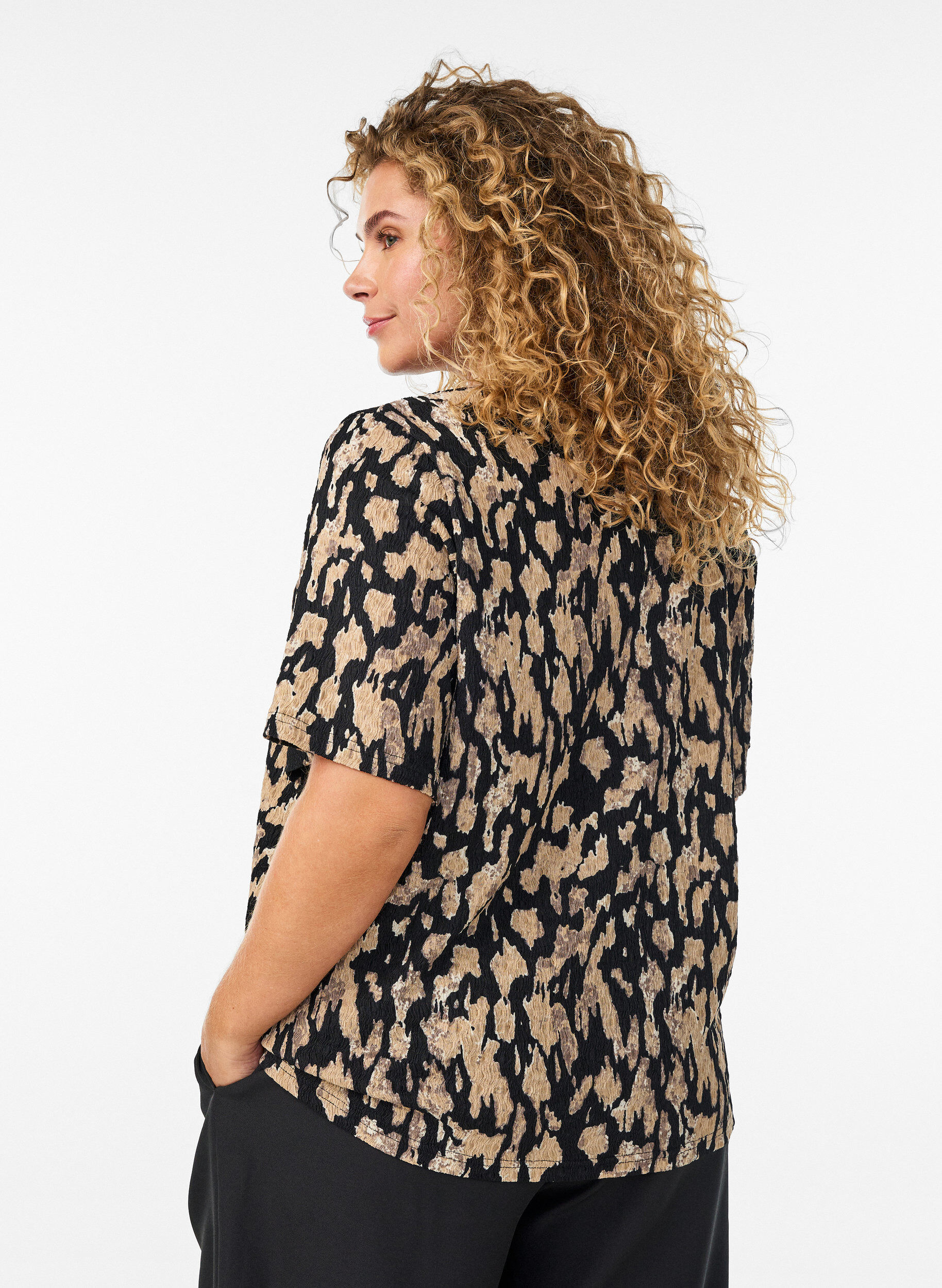 ZizziKurz&auml;rmelige Bluse mit Muster, Schwarz, Model image number 2