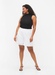 Shorts mit strukturiertem Muster, Bright White, Model