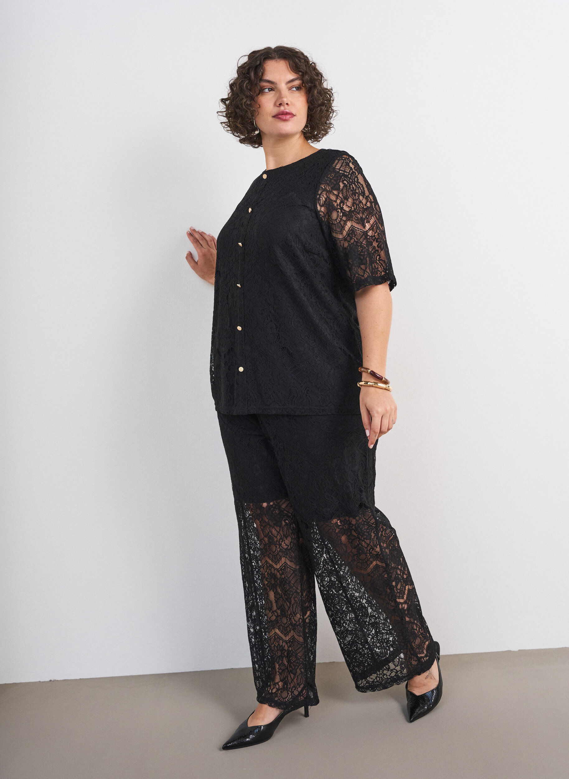 ZizziSpitzenhose mit geradem Bein und Innenhose, Schwarz, Model image number 0