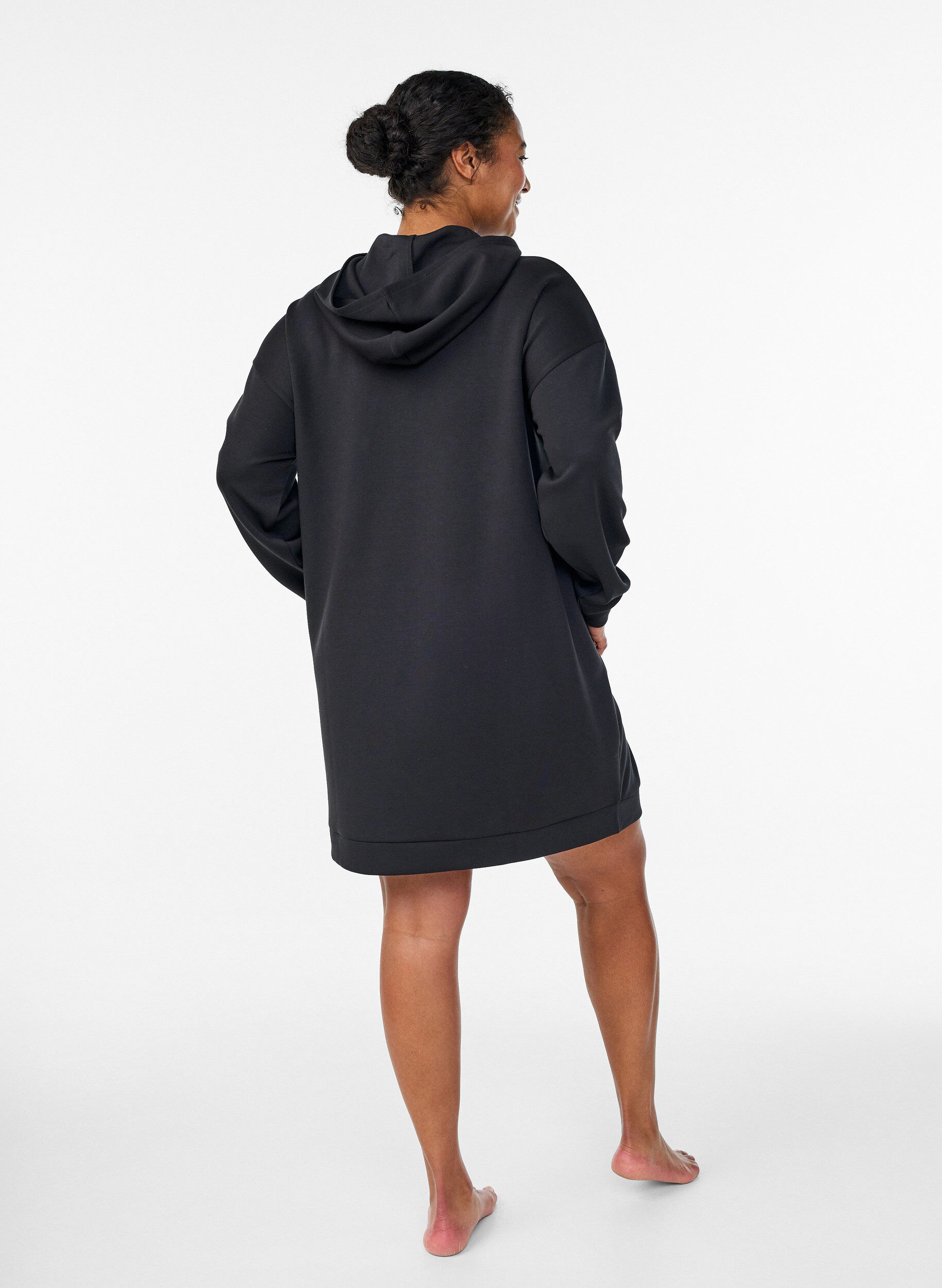 ZizziKurzes Hoodiekleid mit K&auml;ngurutasche, Schwarz, Model image number 2