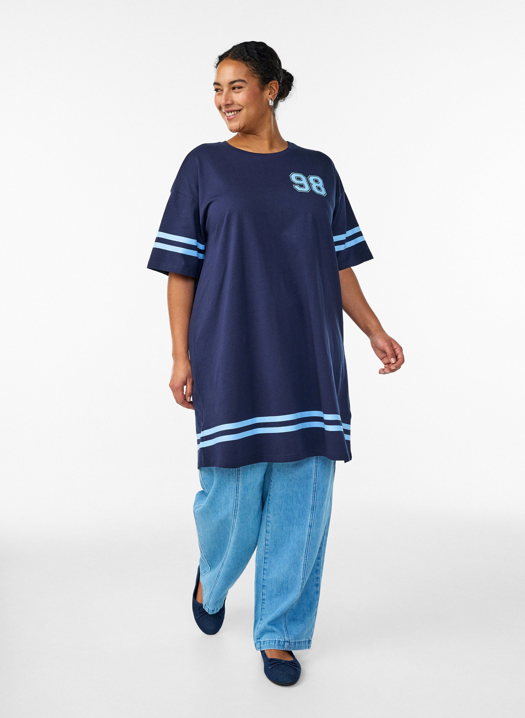 ZizziKurzes T-Shirt-Kleid mit sportlichen Details, Blau, Model image number 1