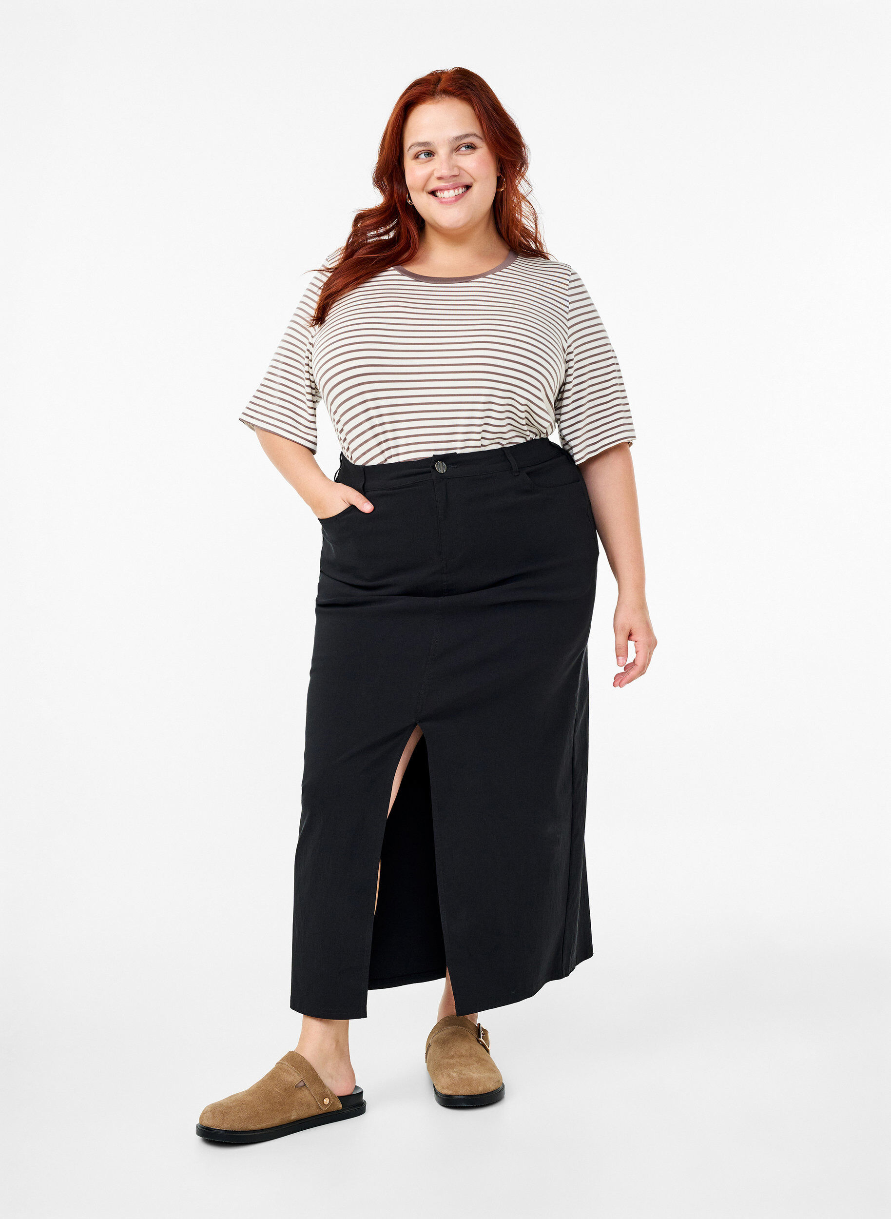 ZizziGestreiftes T-Shirt aus Lyocell mit Rundhalsausschnitt, Braun, Model image number 1