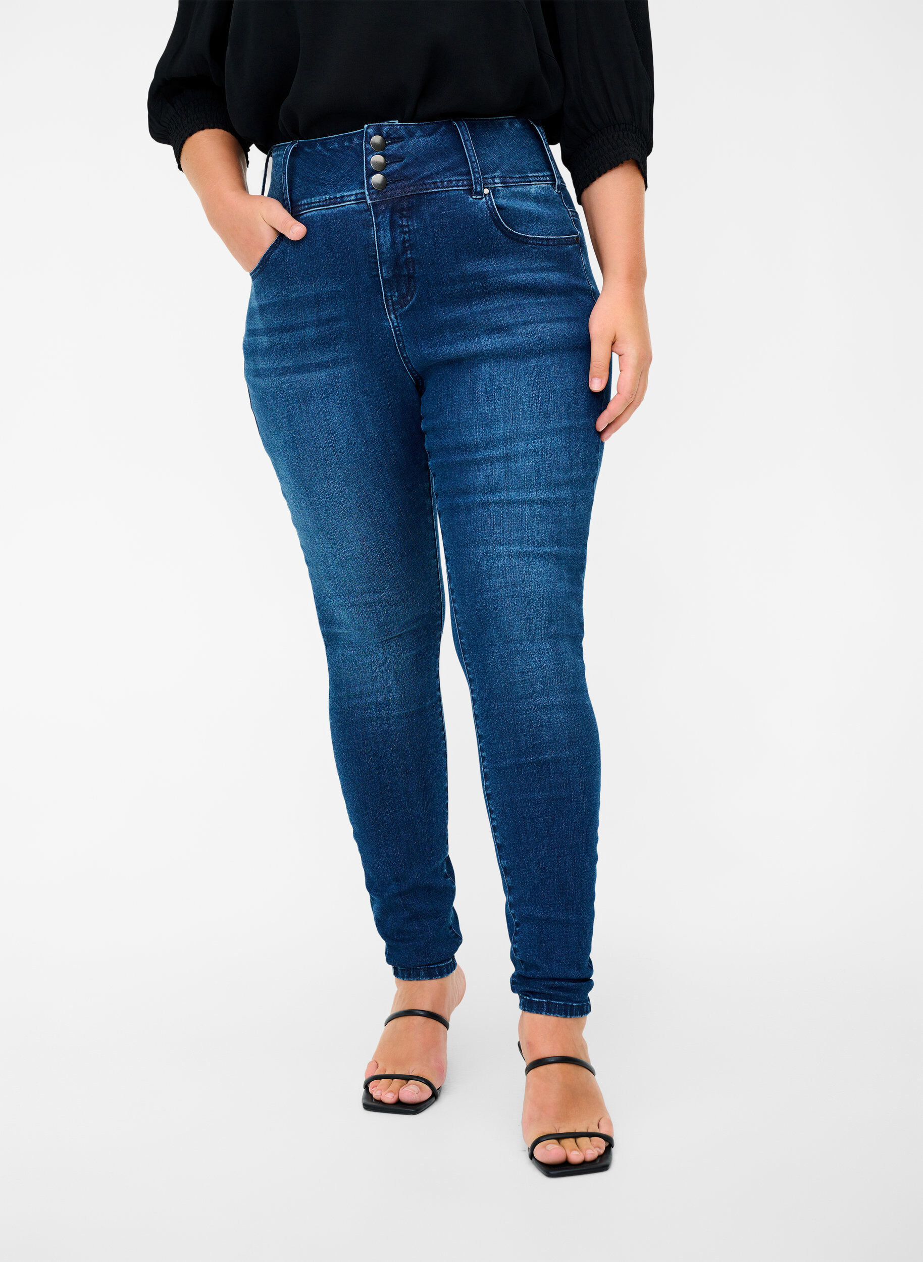 ZizziSuper Slim Bea Jeans mit hoher Taille, Blau, Model image number 2